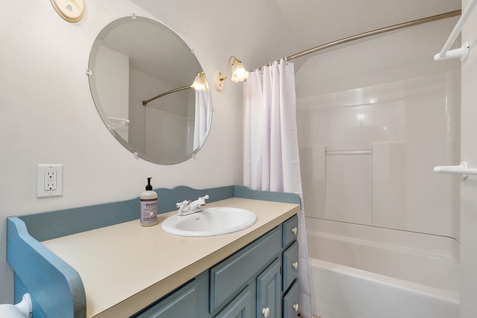 396 Governor Wentworth Hw, Tuftonboro, NH 03853