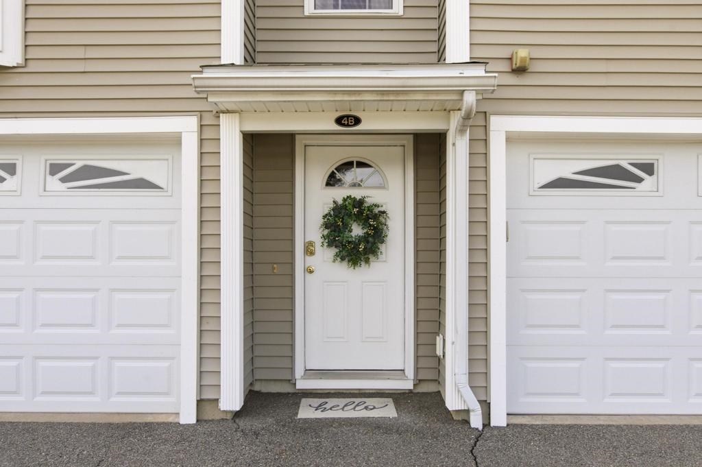 4 Aster Ct, Hudson, NH 03051