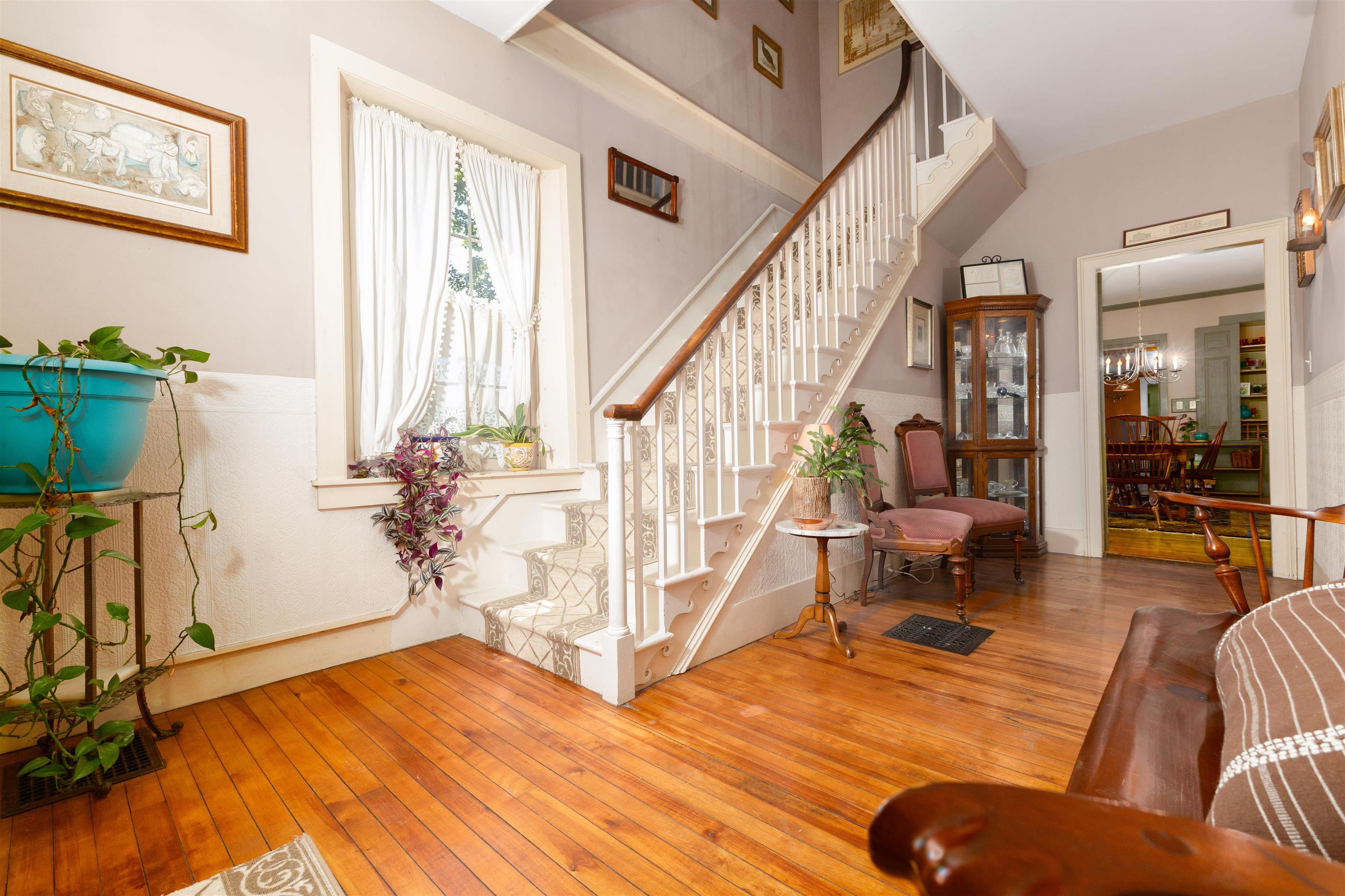 Front Foyer 25469796