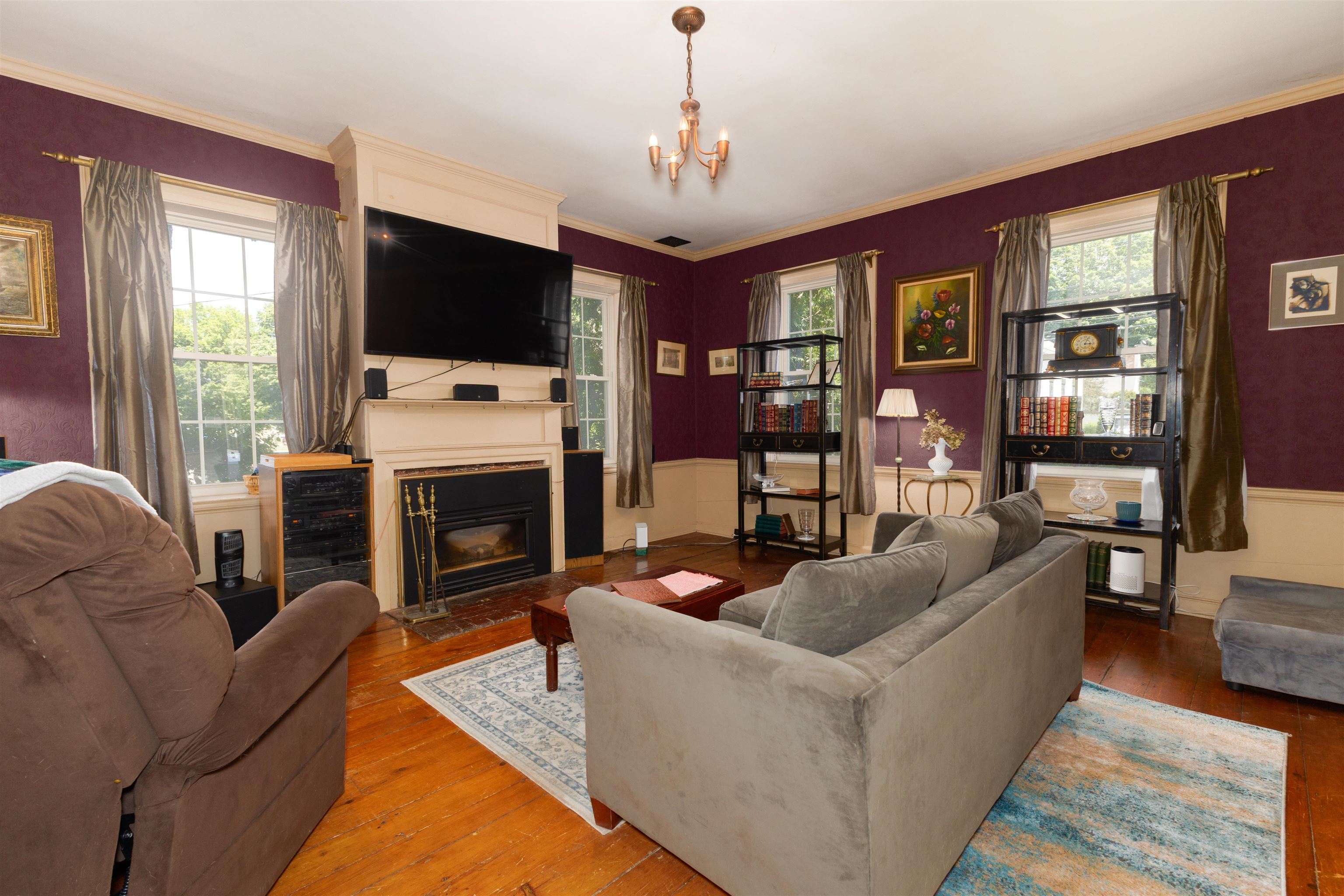 Fireplaced Living Room 25469793