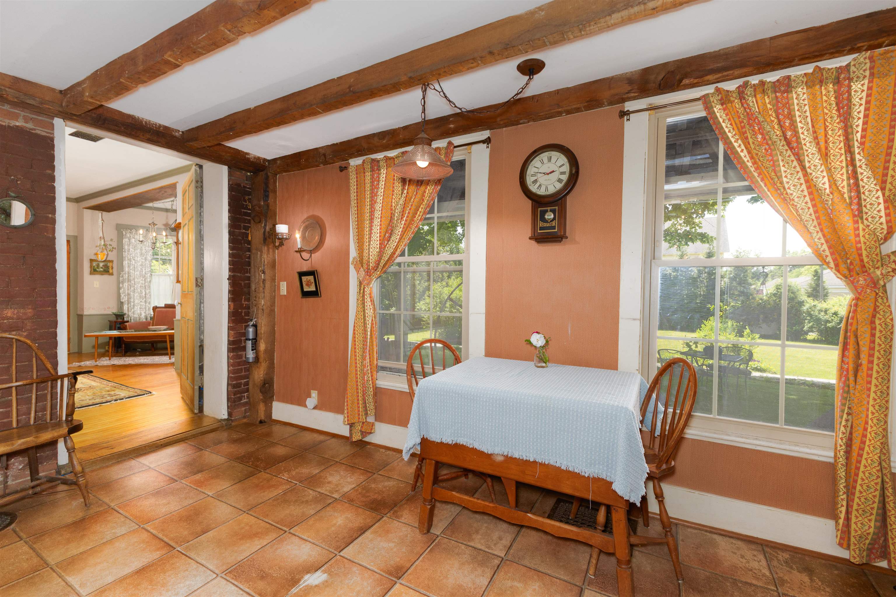 Eat-In Kitchen 25469803