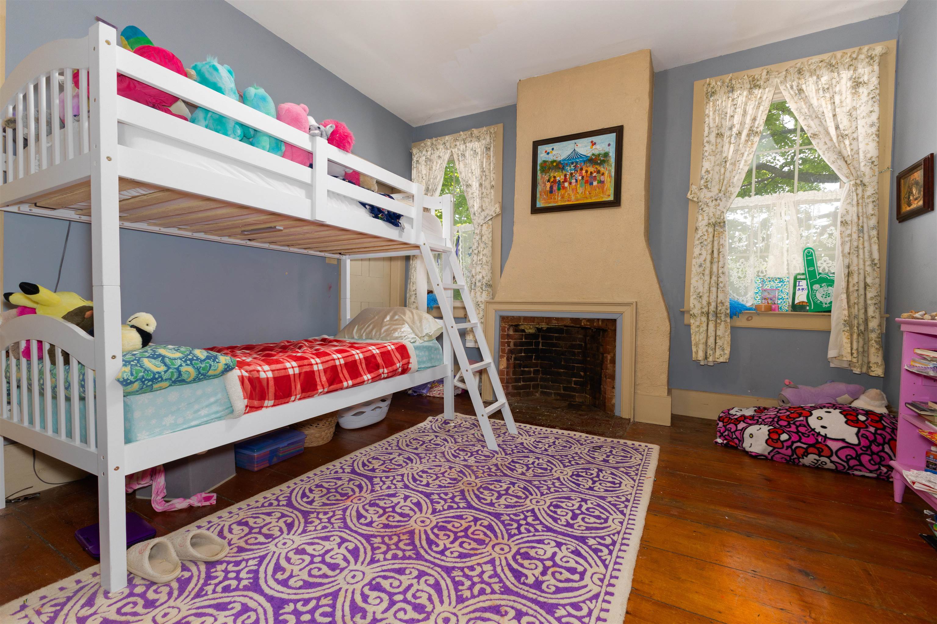 2nd Floor Bedroom with Adjoining Bathroom 25469786