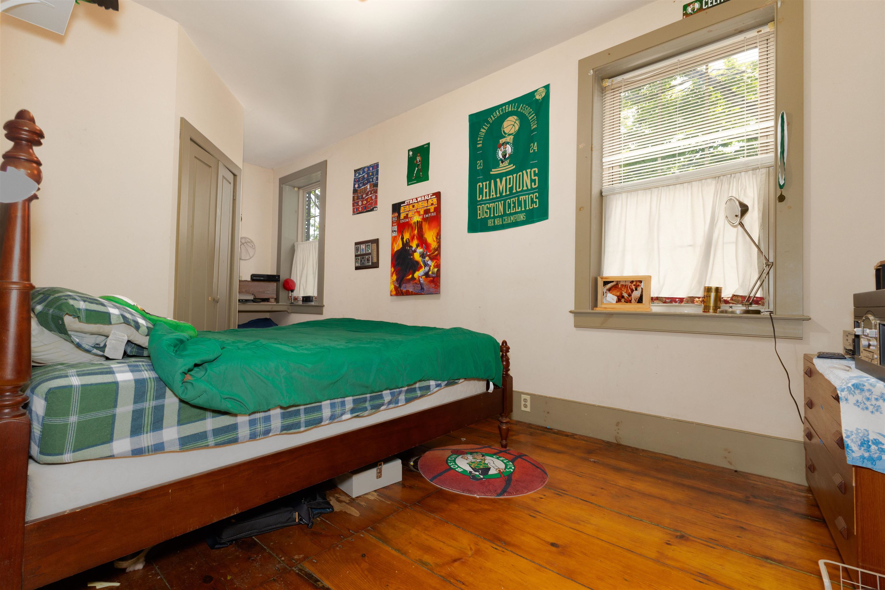 Unique 2nd Floor Bedroom 25469785