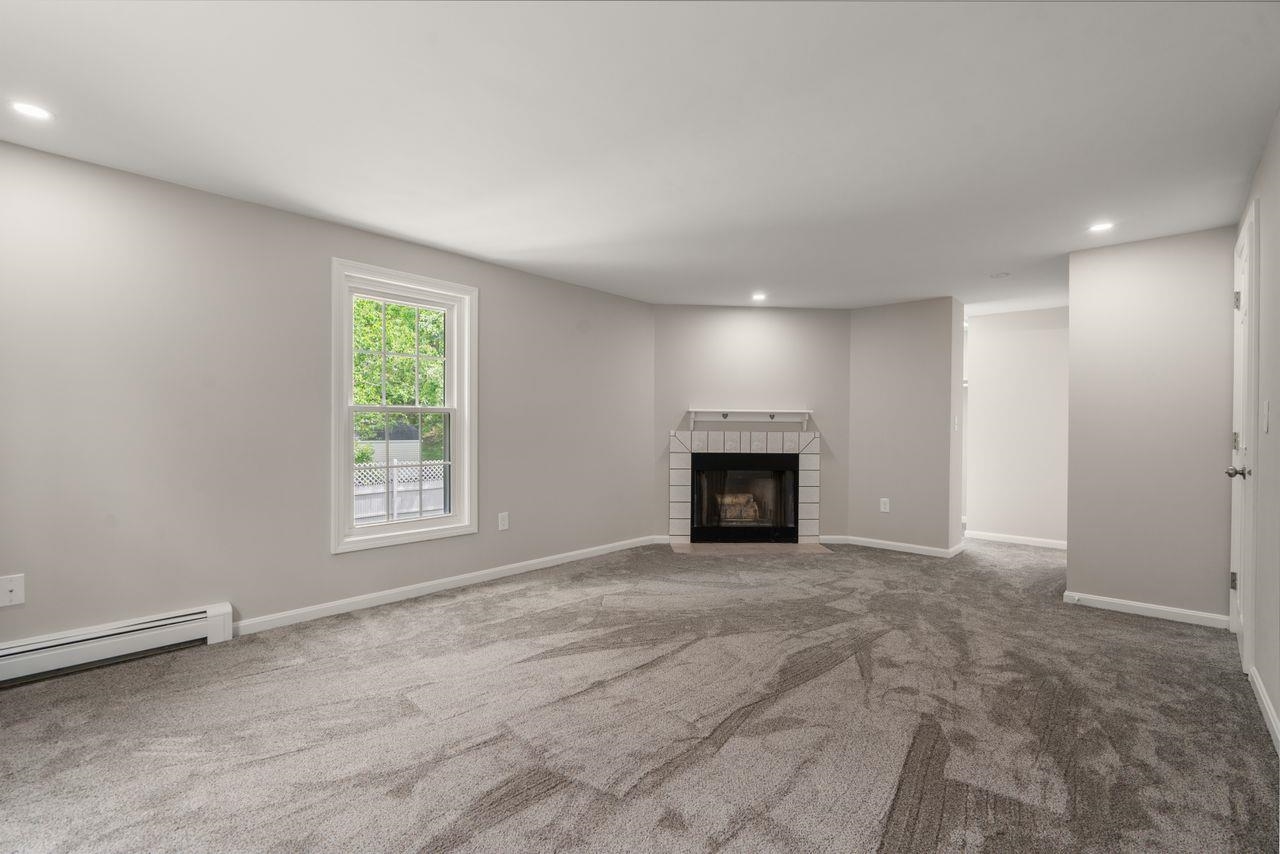 6 Roberta Dr, Dover, NH 03820