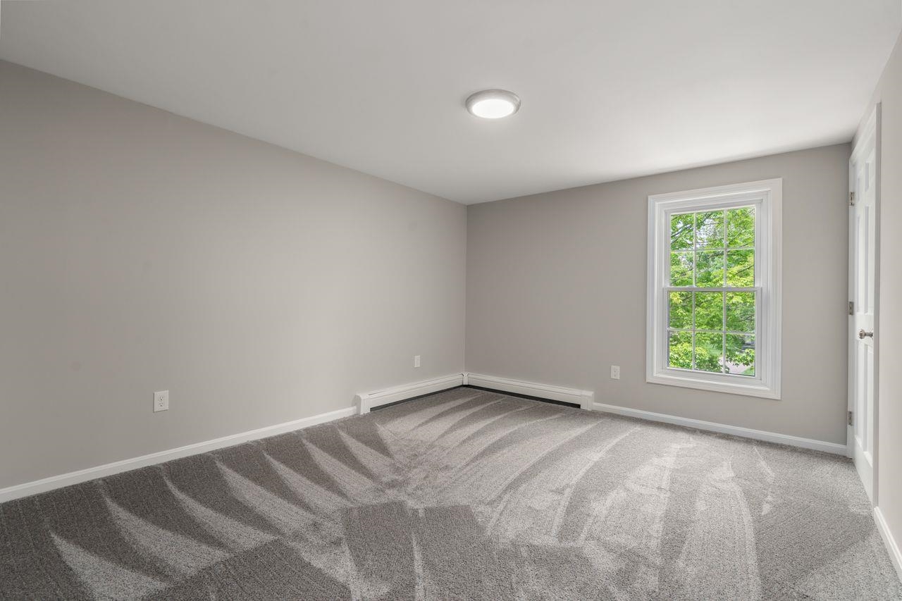 6 Roberta Dr, Dover, NH 03820
