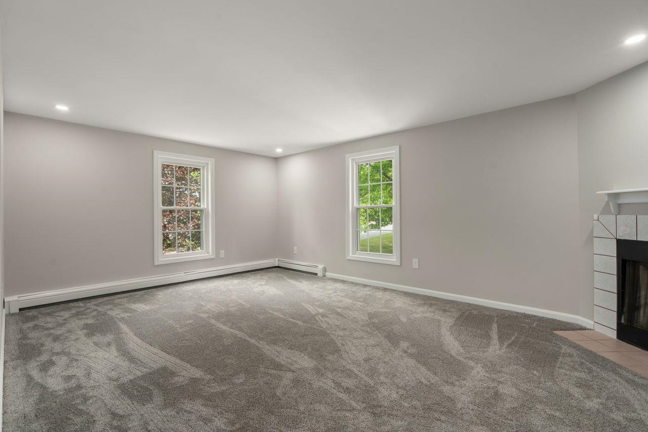 6 Roberta Dr, Dover, NH 03820