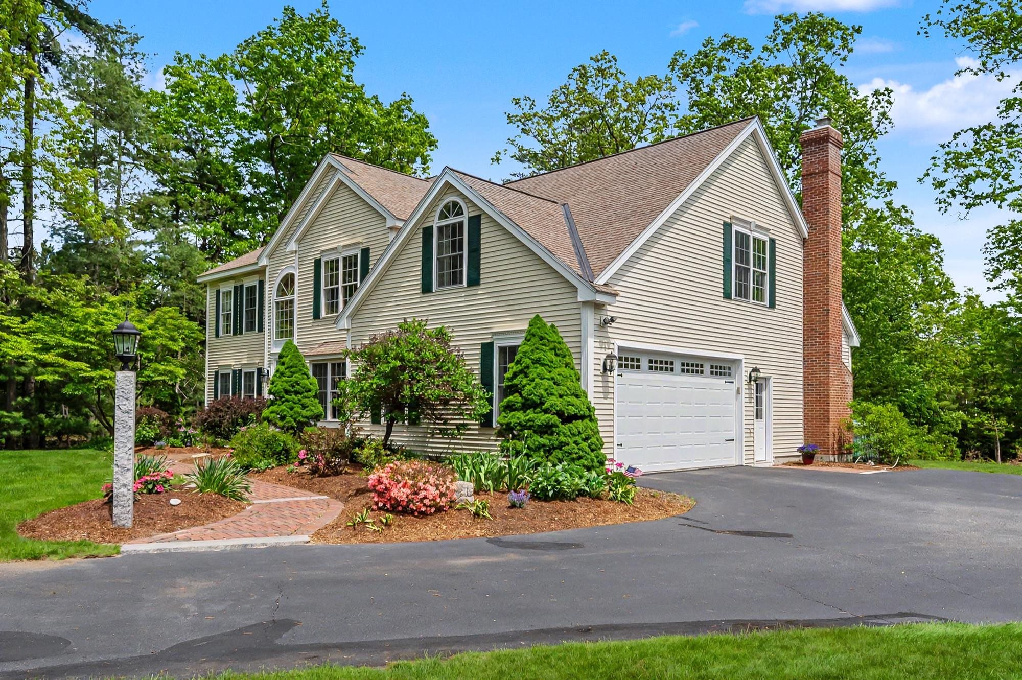 14 Karolina Ln, Bedford, NH 03110