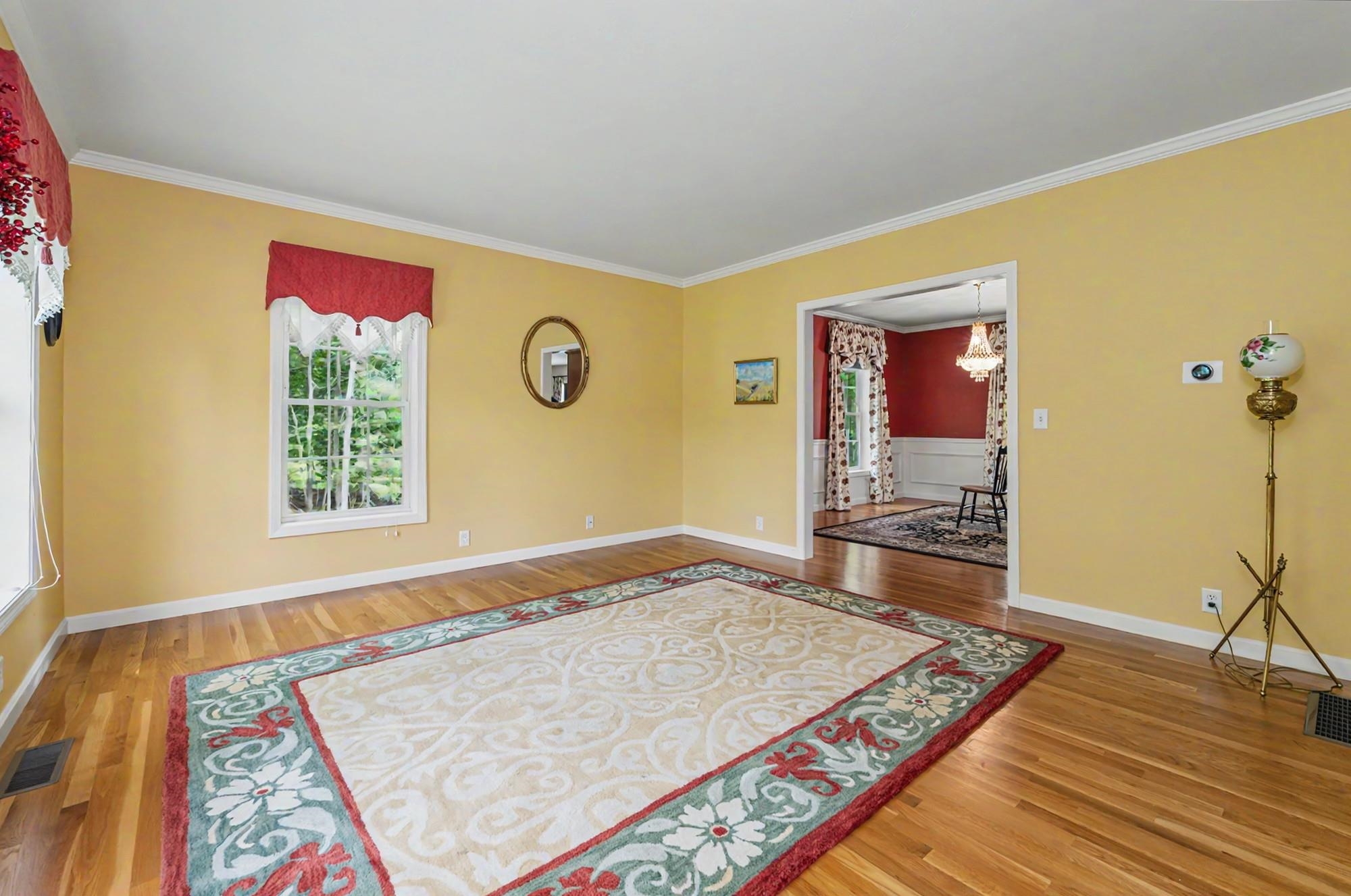 14 Karolina Ln, Bedford, NH 03110