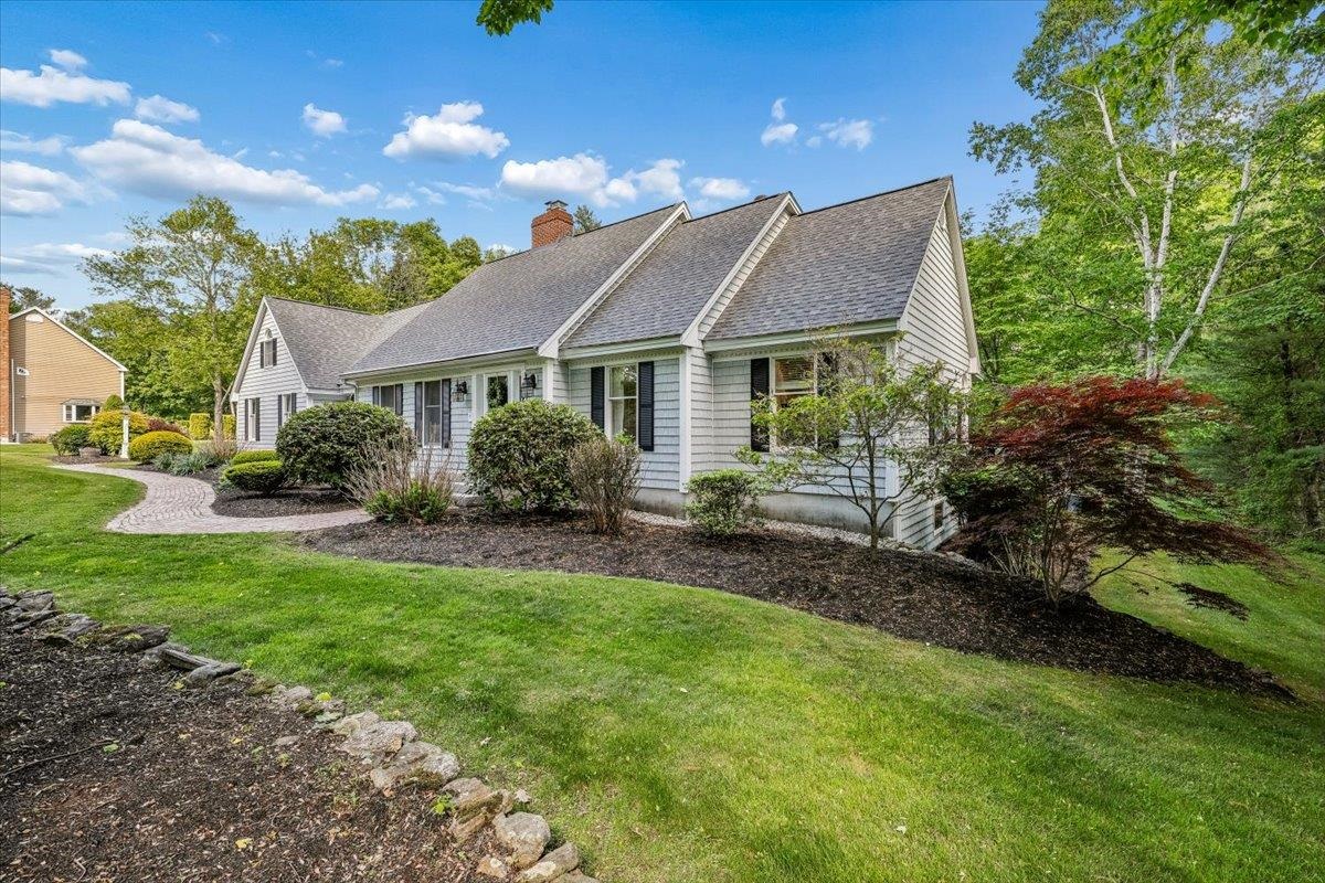 22 Kent St, Windham, NH 03087