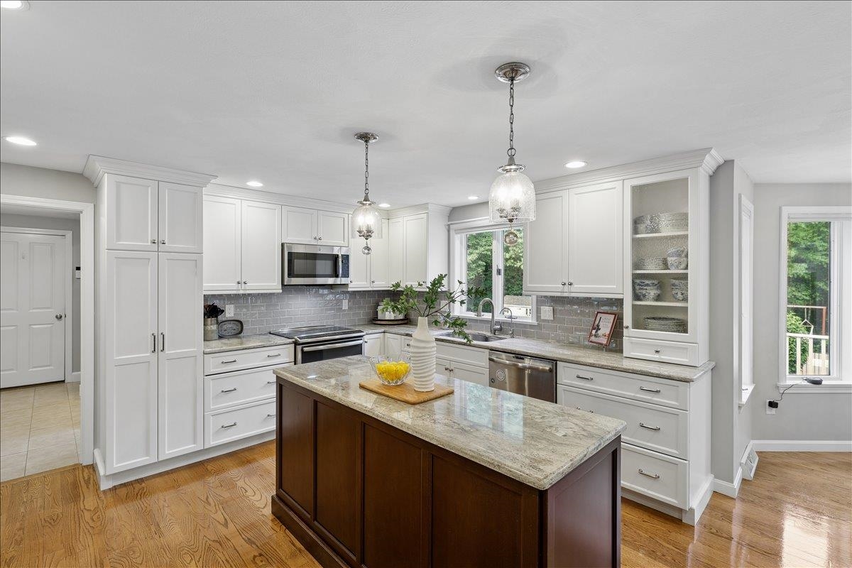 22 Kent St, Windham, NH 03087