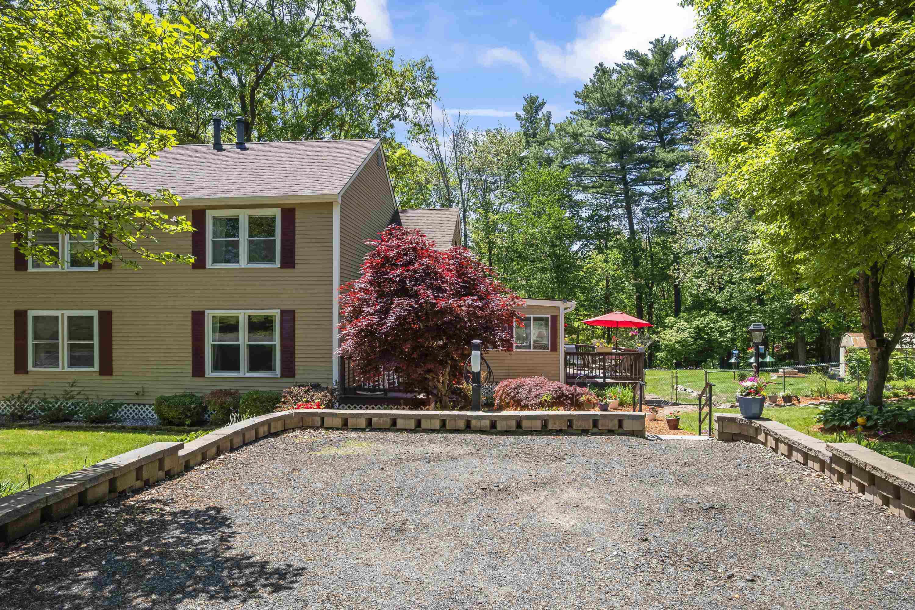 3 Richardson Dr, Derry, NH 03038