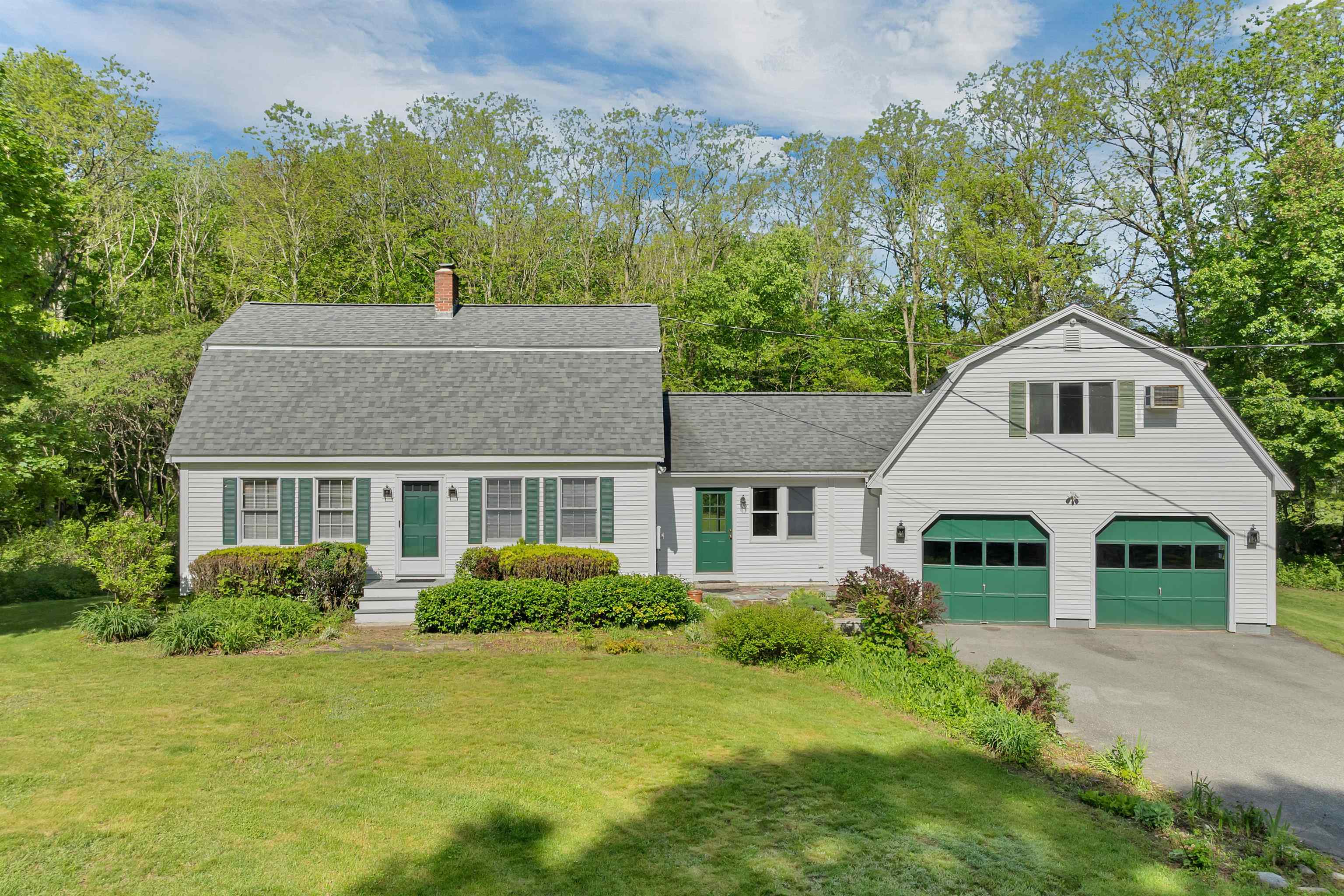 1 Muddy Pond Rd, Kensington, NH 03833