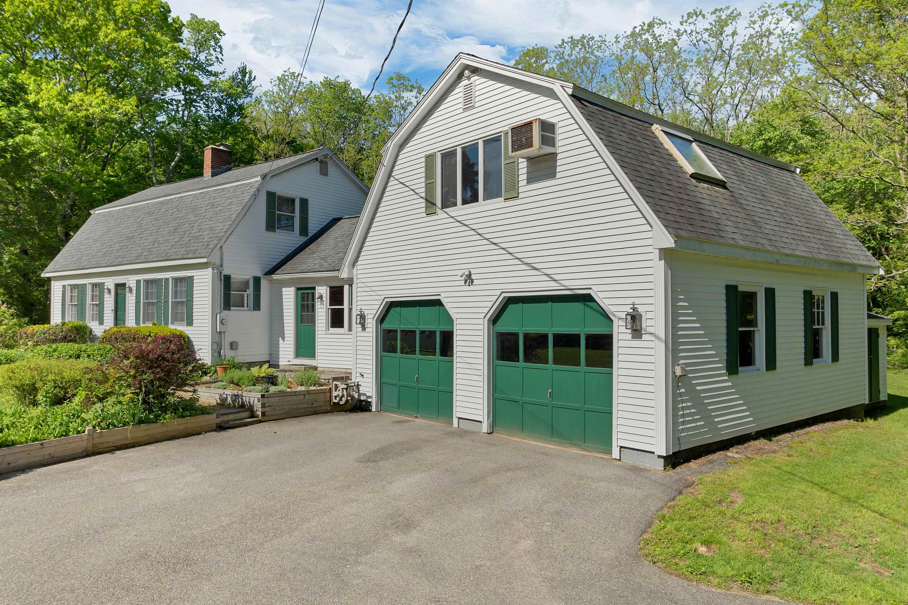 1 Muddy Pond Rd, Kensington, NH 03833