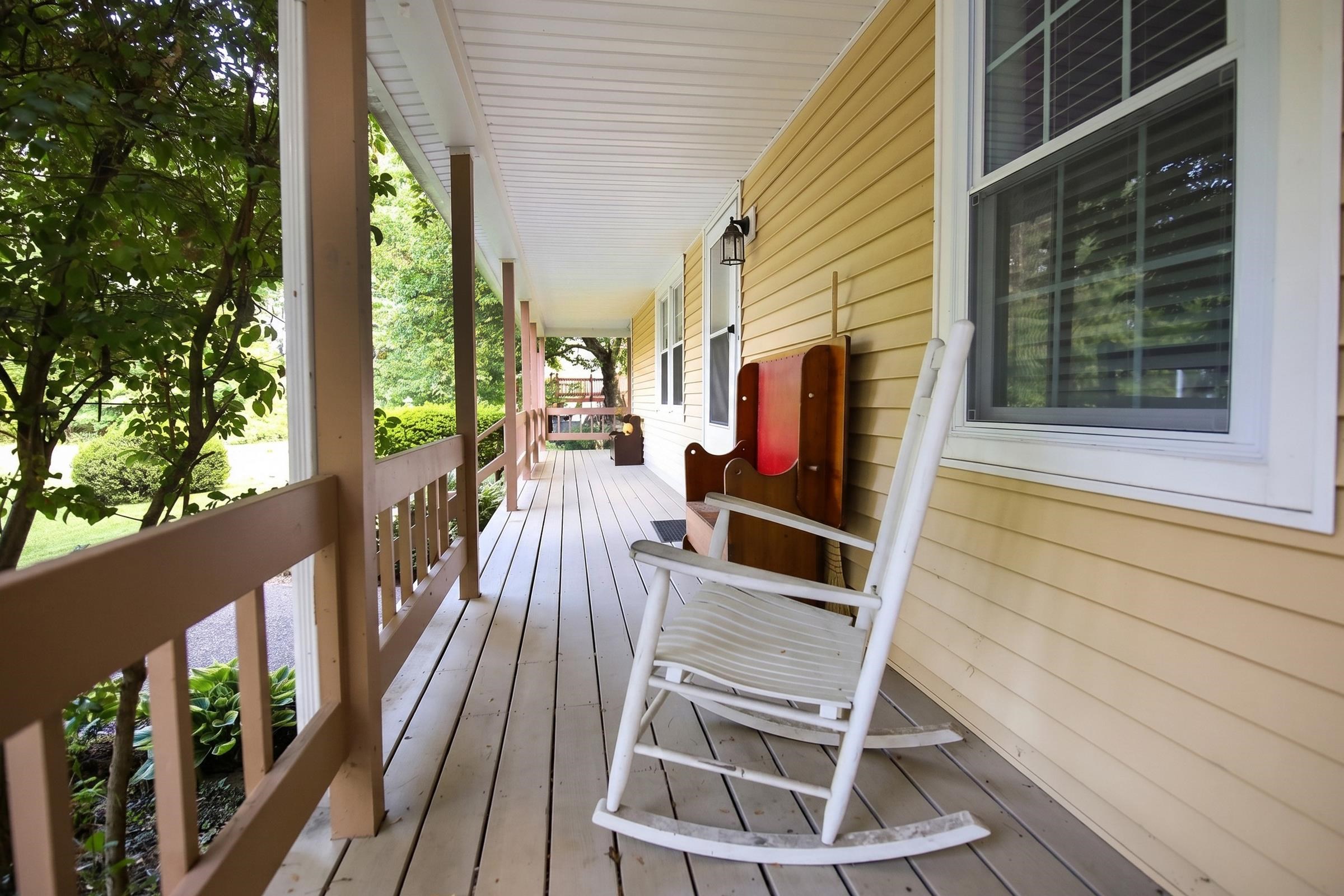 114 Winterwood Dr, Londonderry, NH 03053