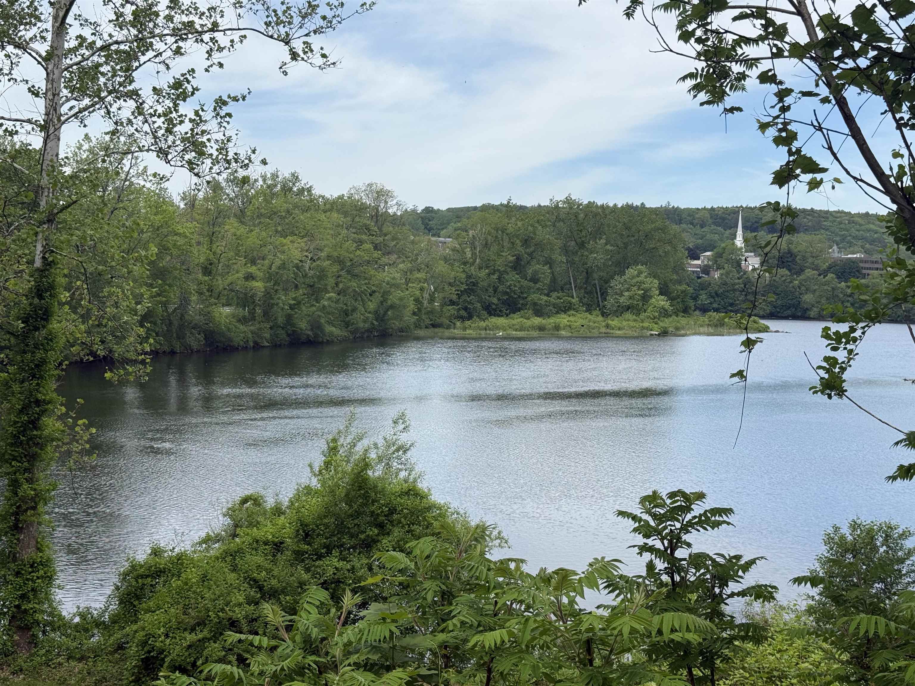 17 Mountain Rd, Hinsdale, NH 03451