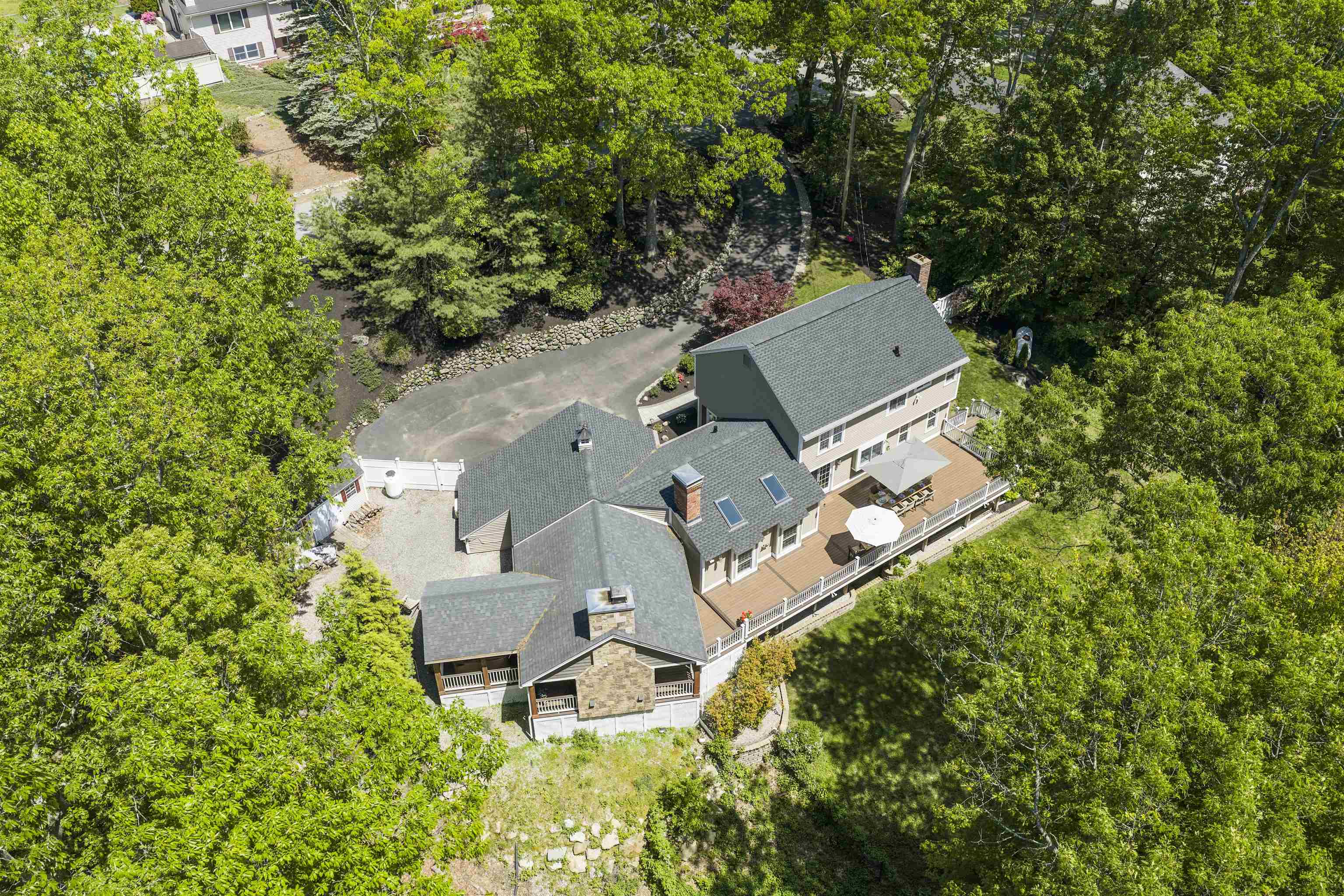 37 Birchwood Cir, Bedford, NH 03110