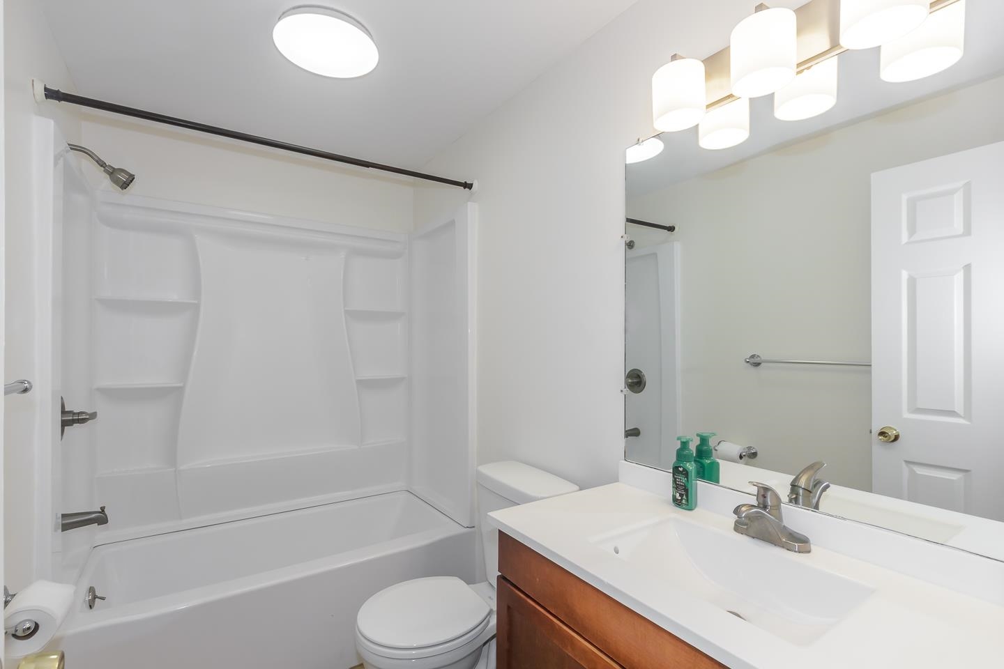 Full bath on level 2