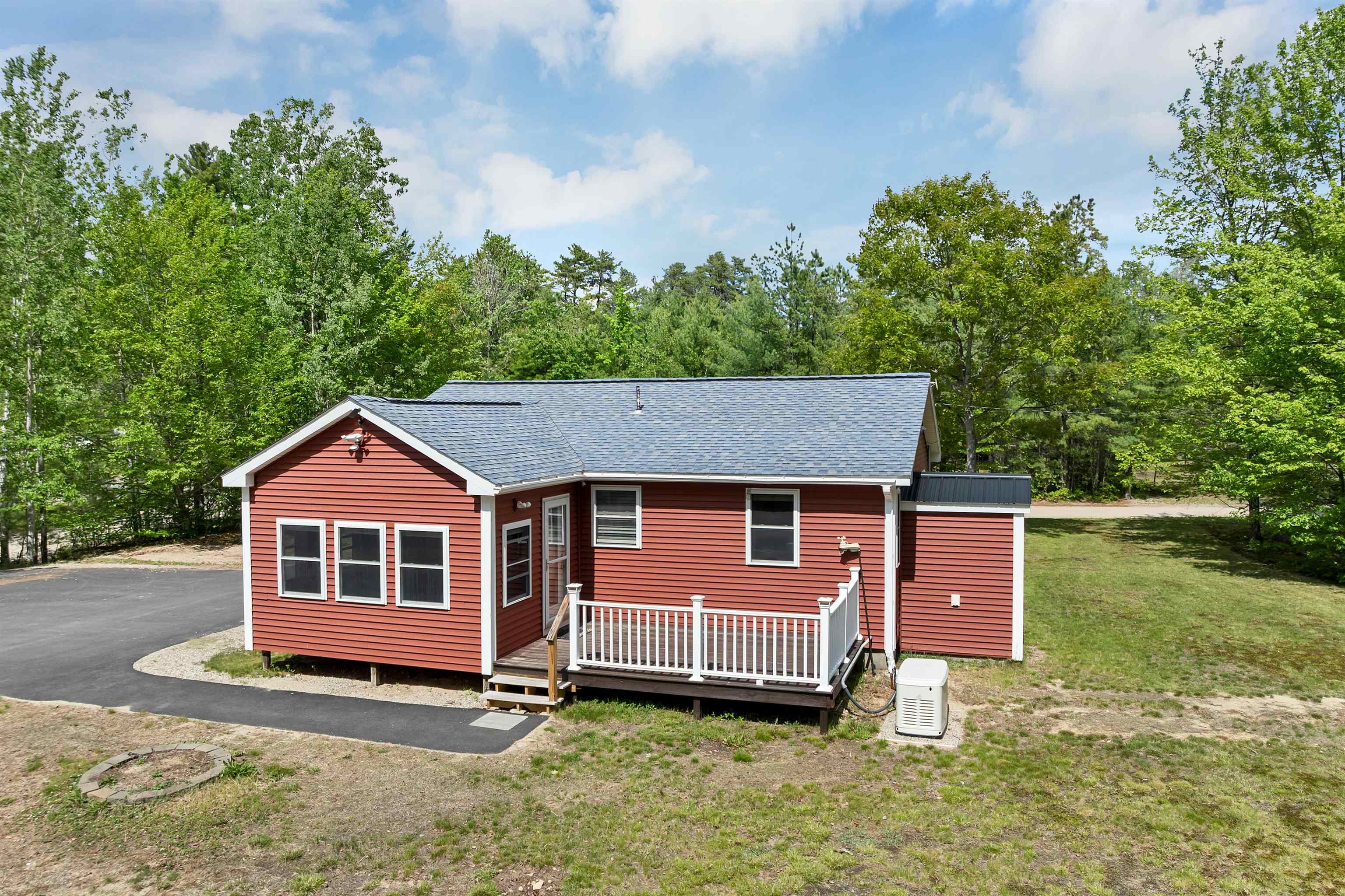 357 Robinhood Dr, Wakefield, NH 03872