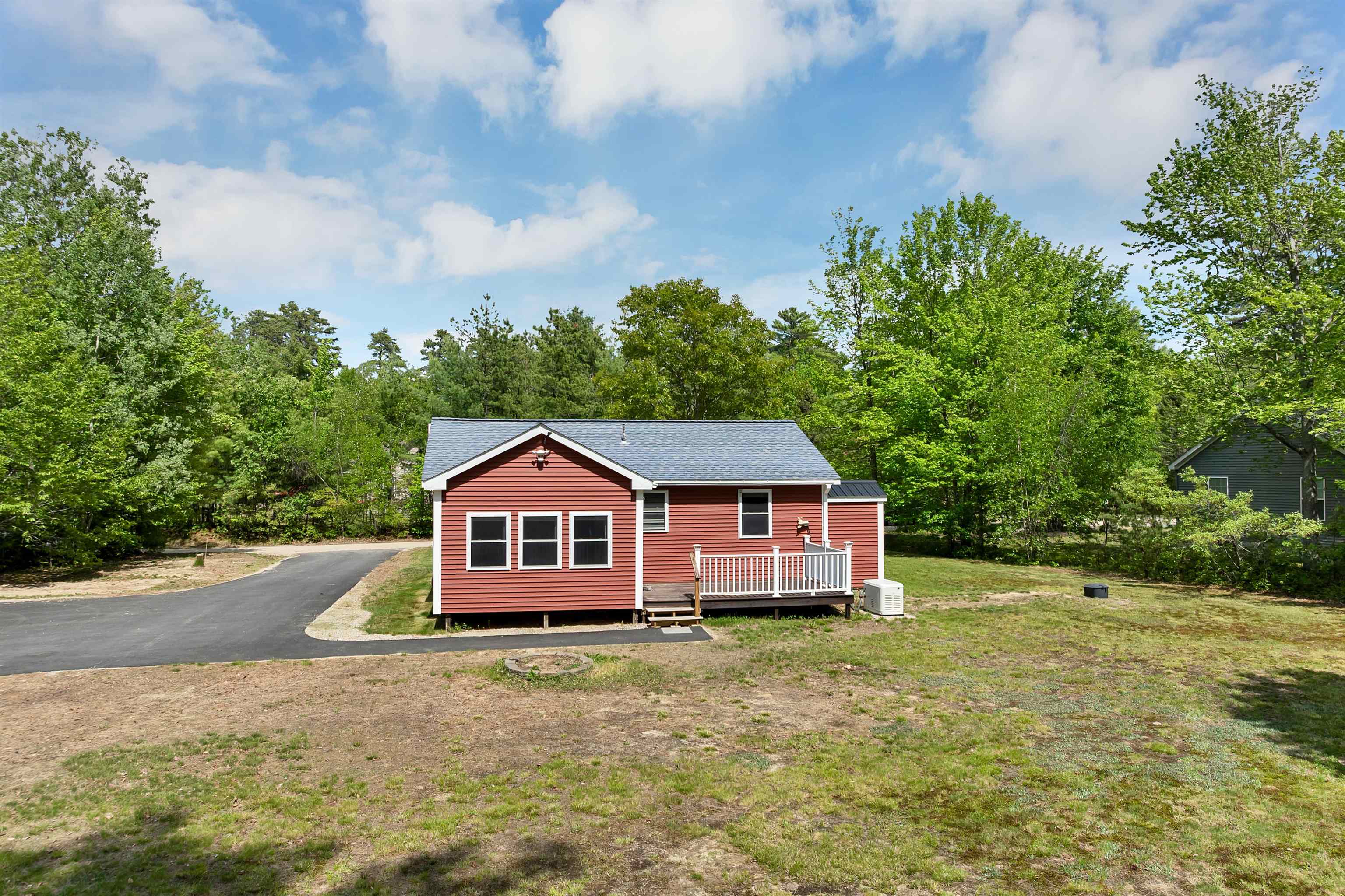 357 Robinhood Dr, Wakefield, NH 03872