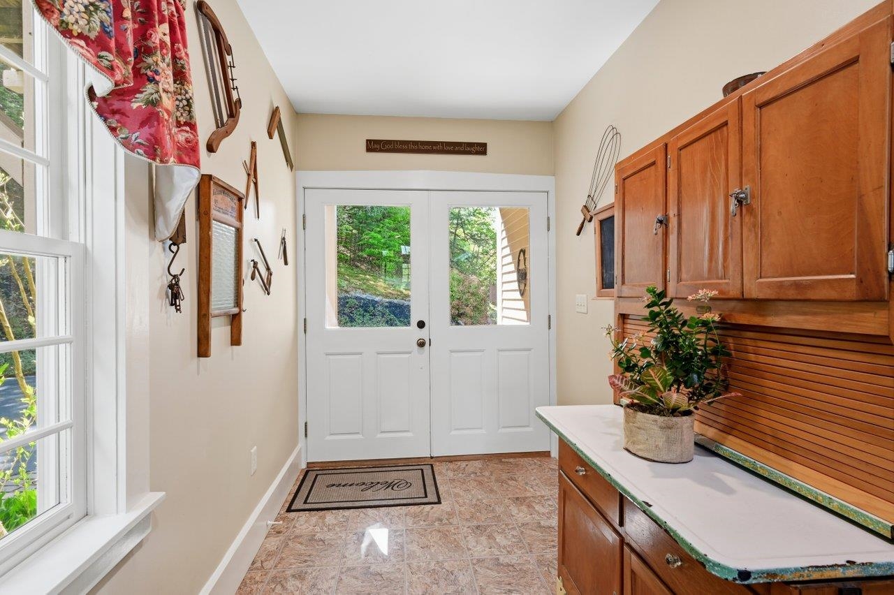 295 Wadleigh Falls Rd, Lee, NH 03861