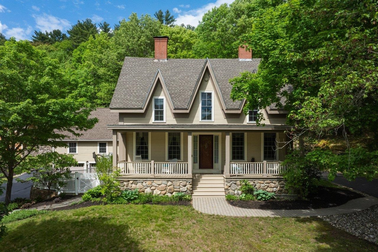 295 Wadleigh Falls Rd, Lee, NH 03861