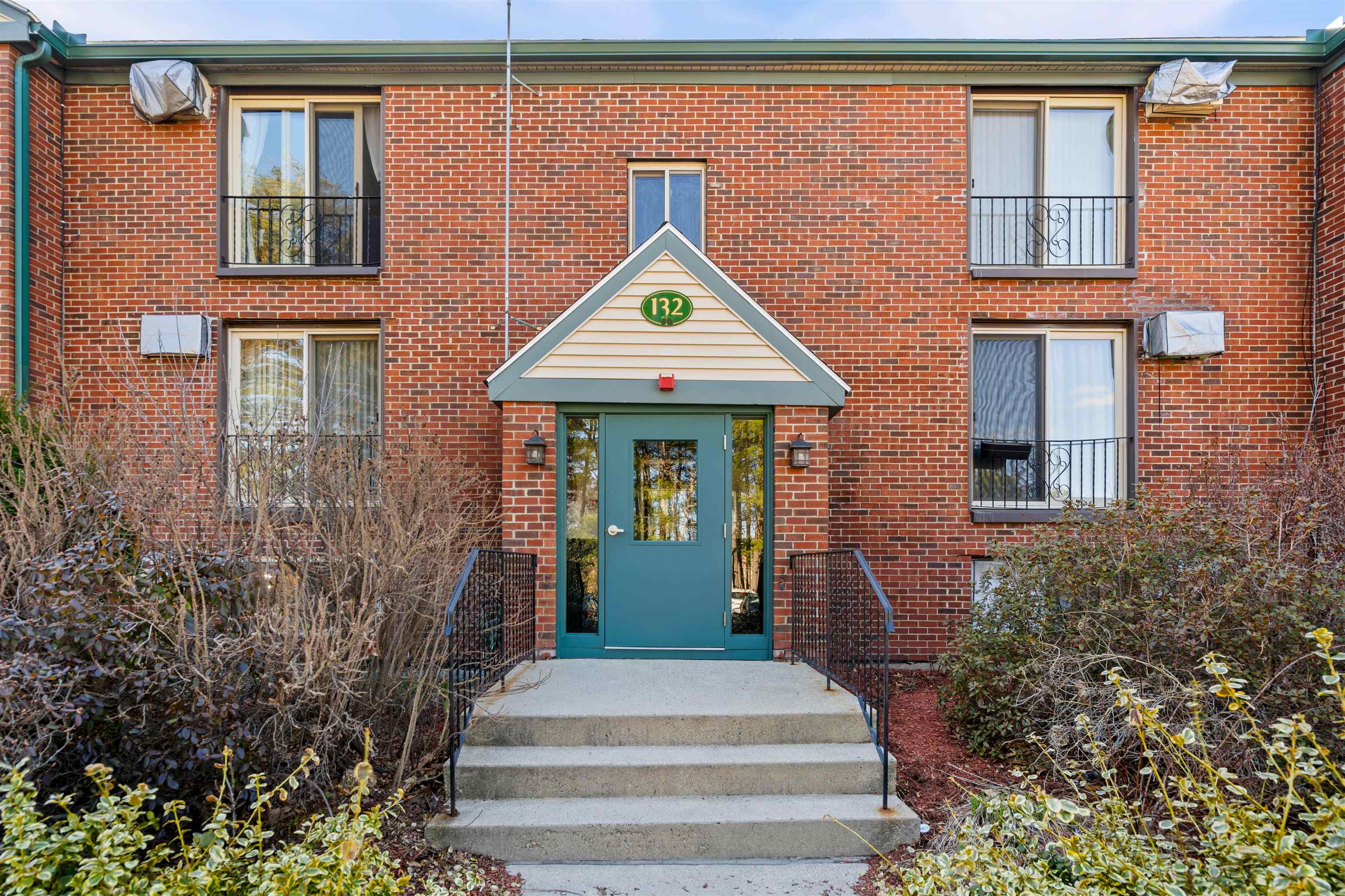 Manchester NH&nbsp;Condo for sale $$195,000 $255 per sq.ft.