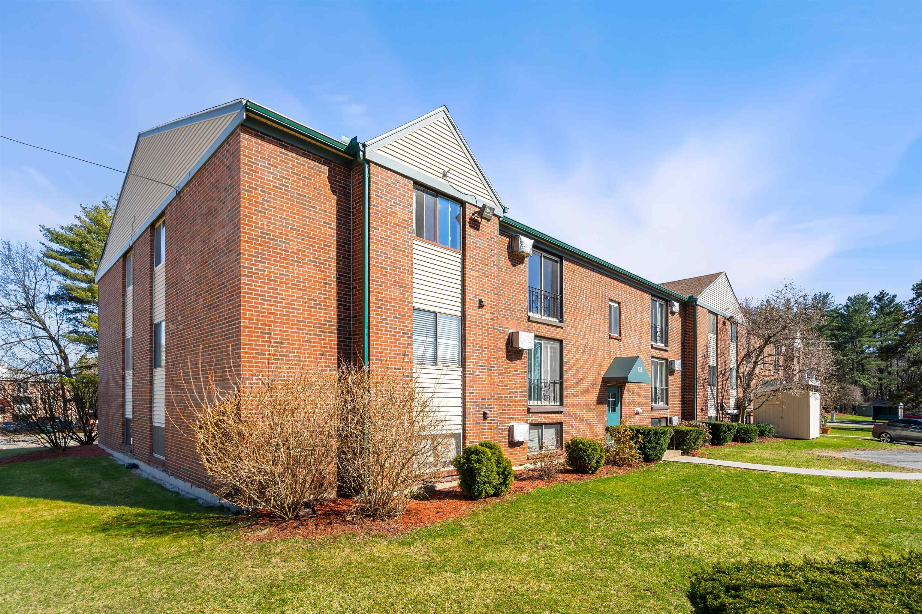 132 English Village Rd, Manchester, NH 03102