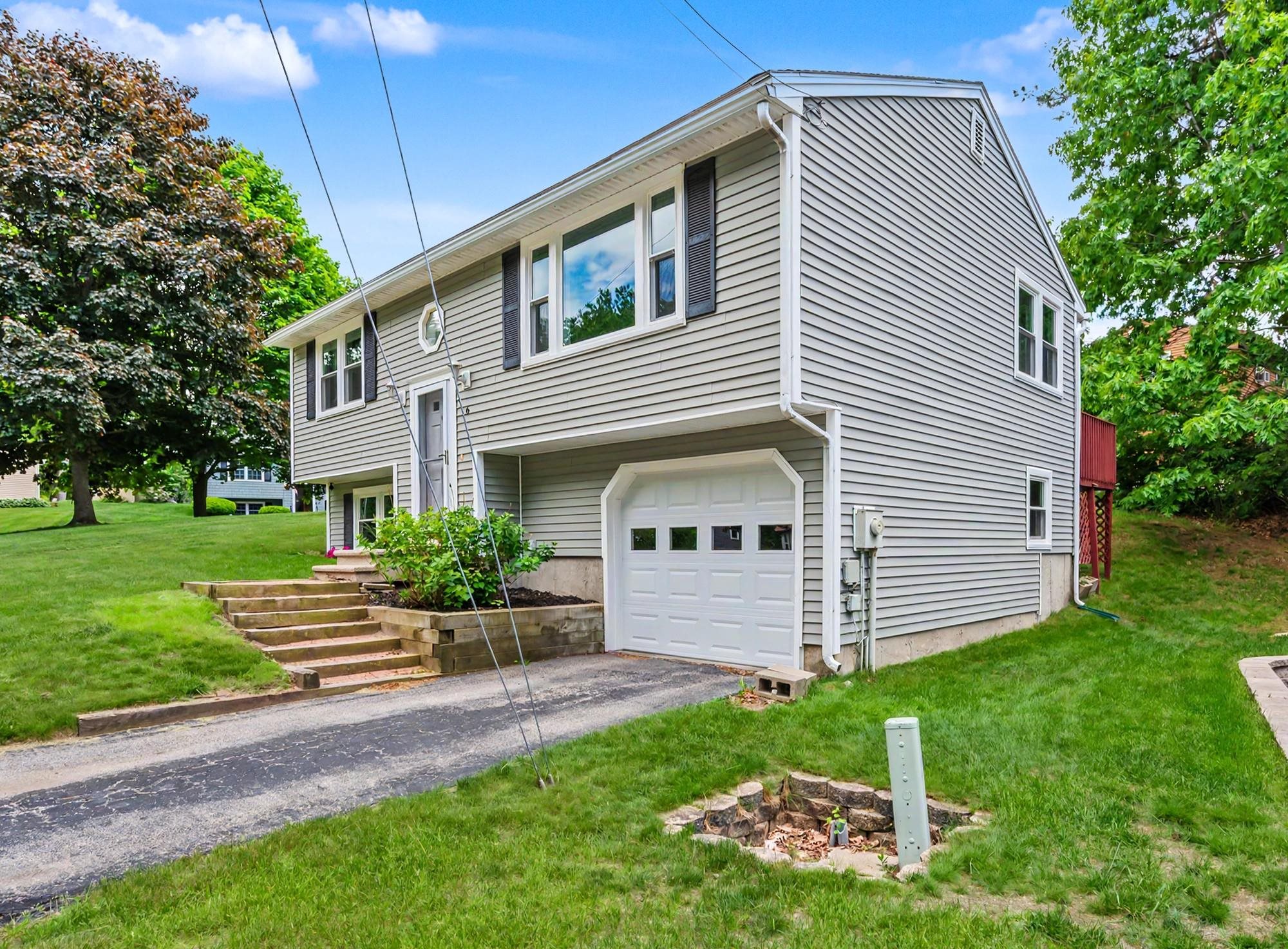 6 Killian Dr, Nashua, NH 03062-3717
