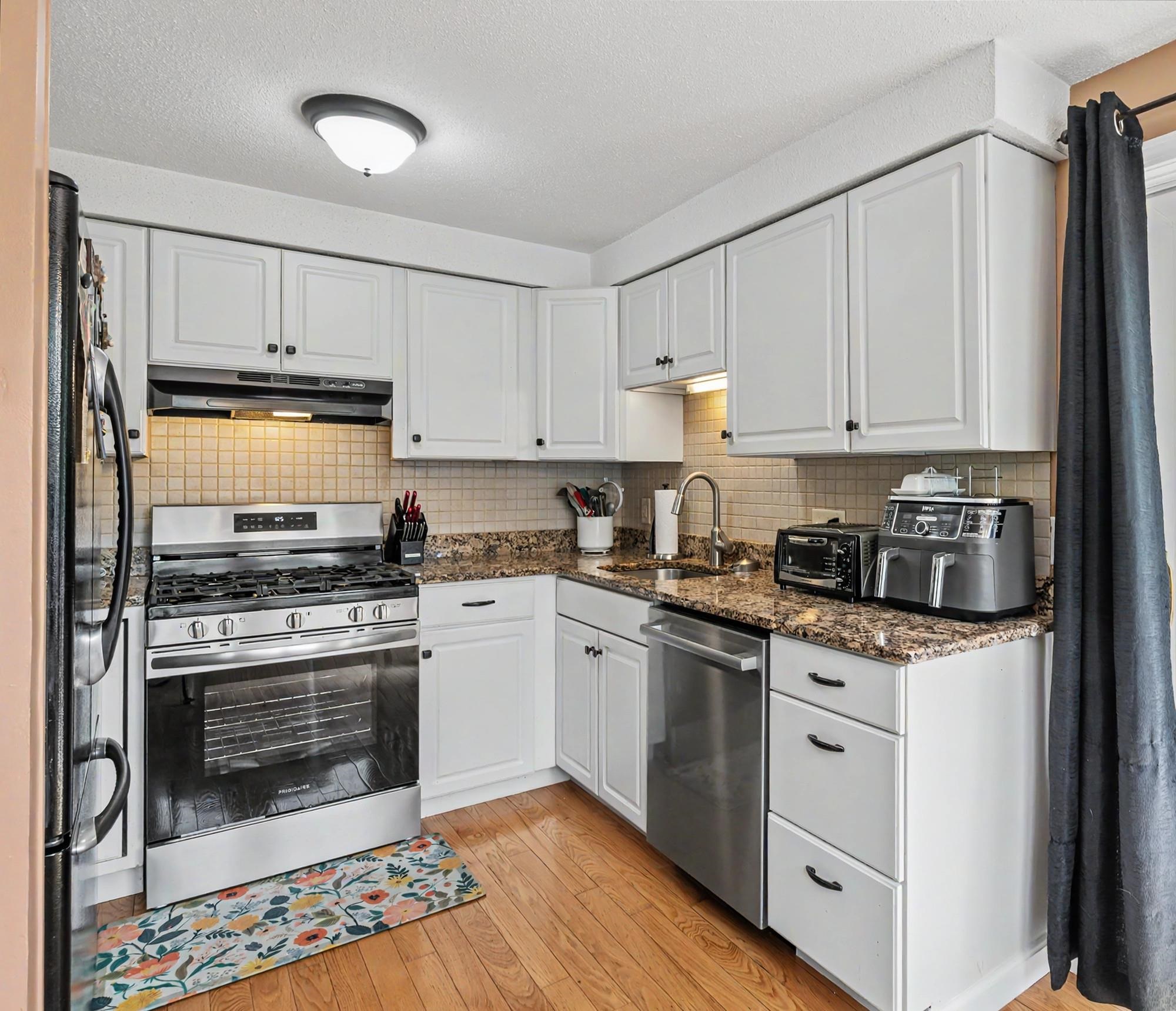 6 Killian Dr, Nashua, NH 03062-3717
