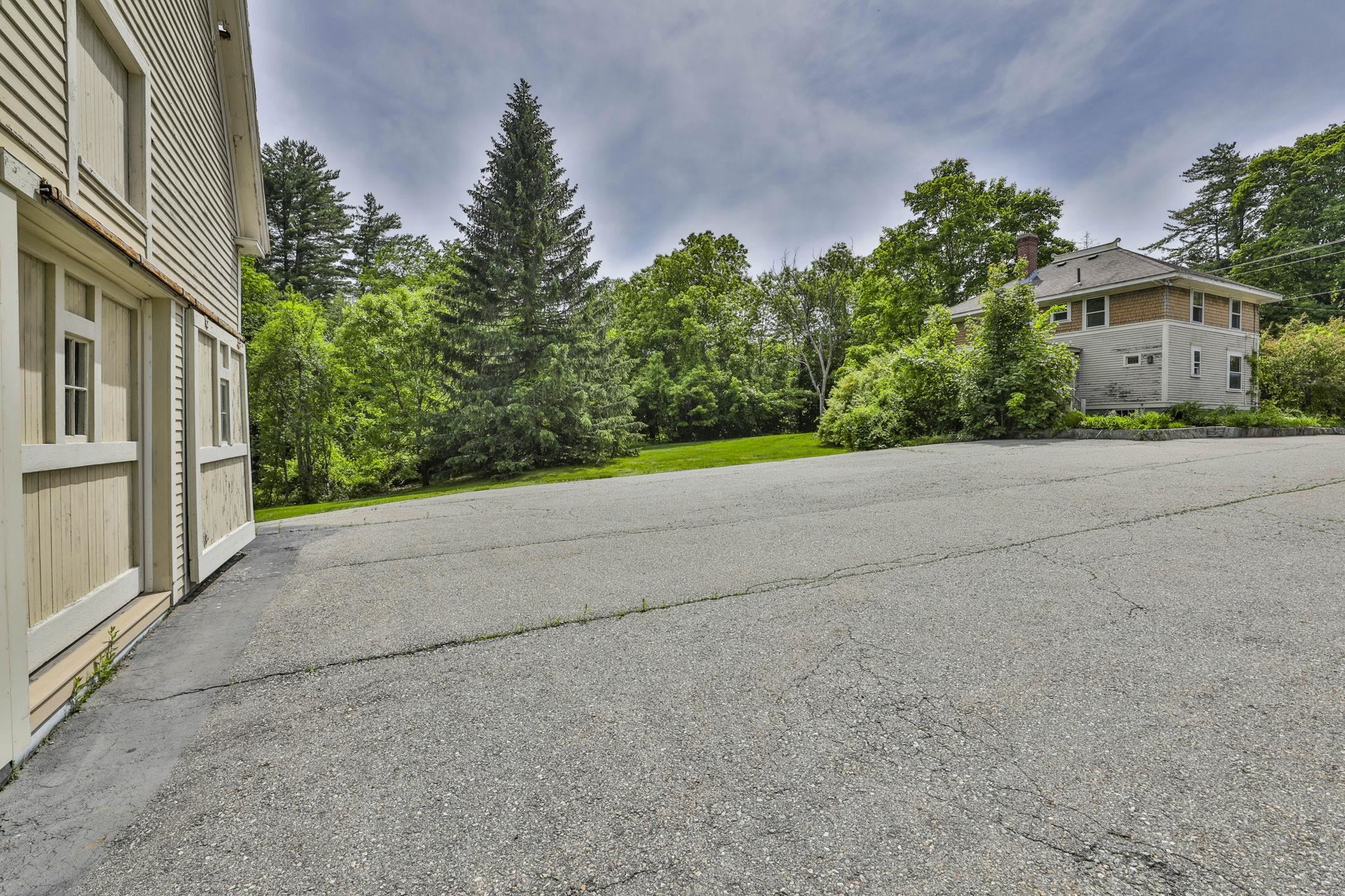 108 Ponemah Rd, Amherst, NH 03031