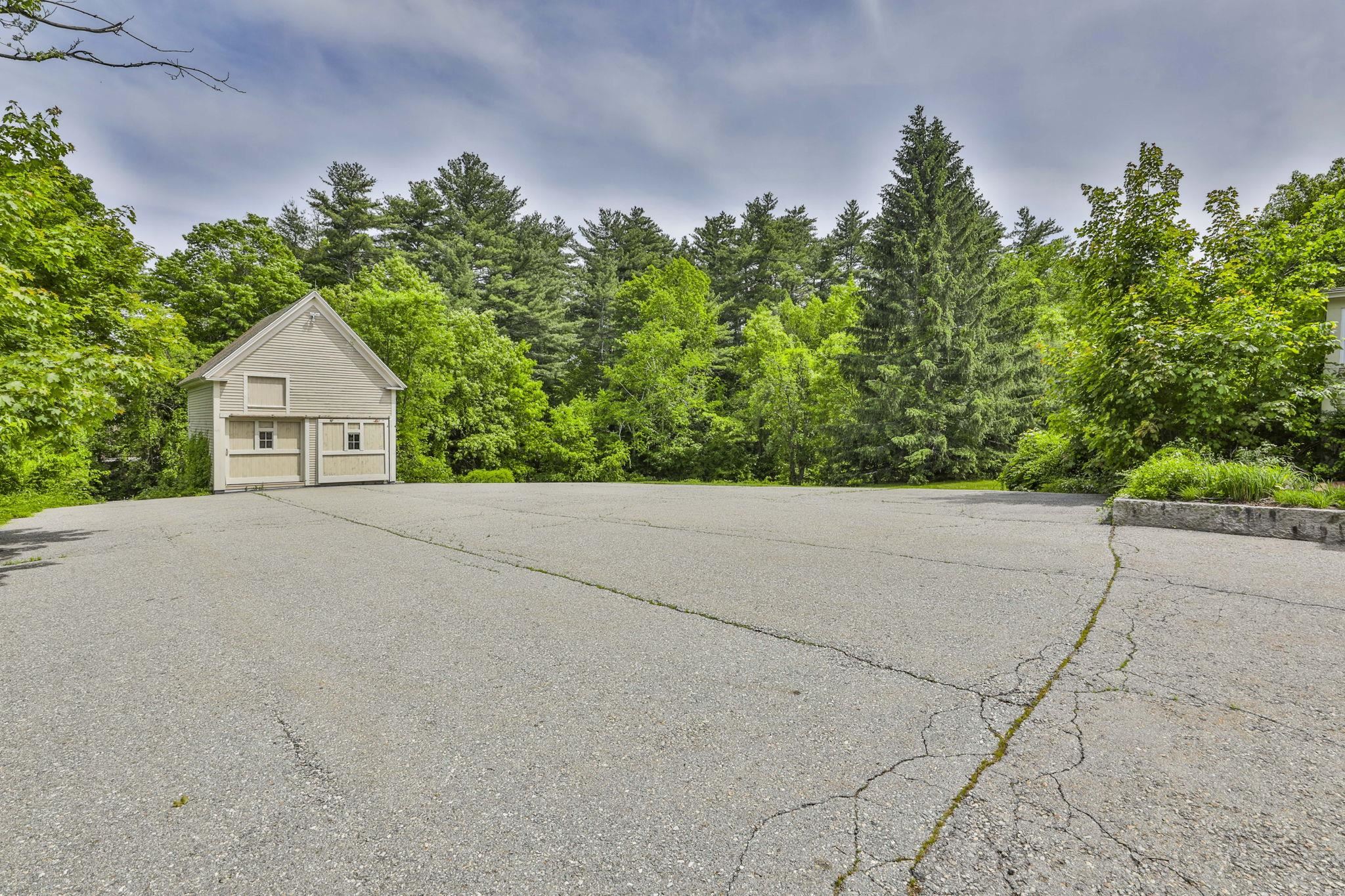 108 Ponemah Rd, Amherst, NH 03031