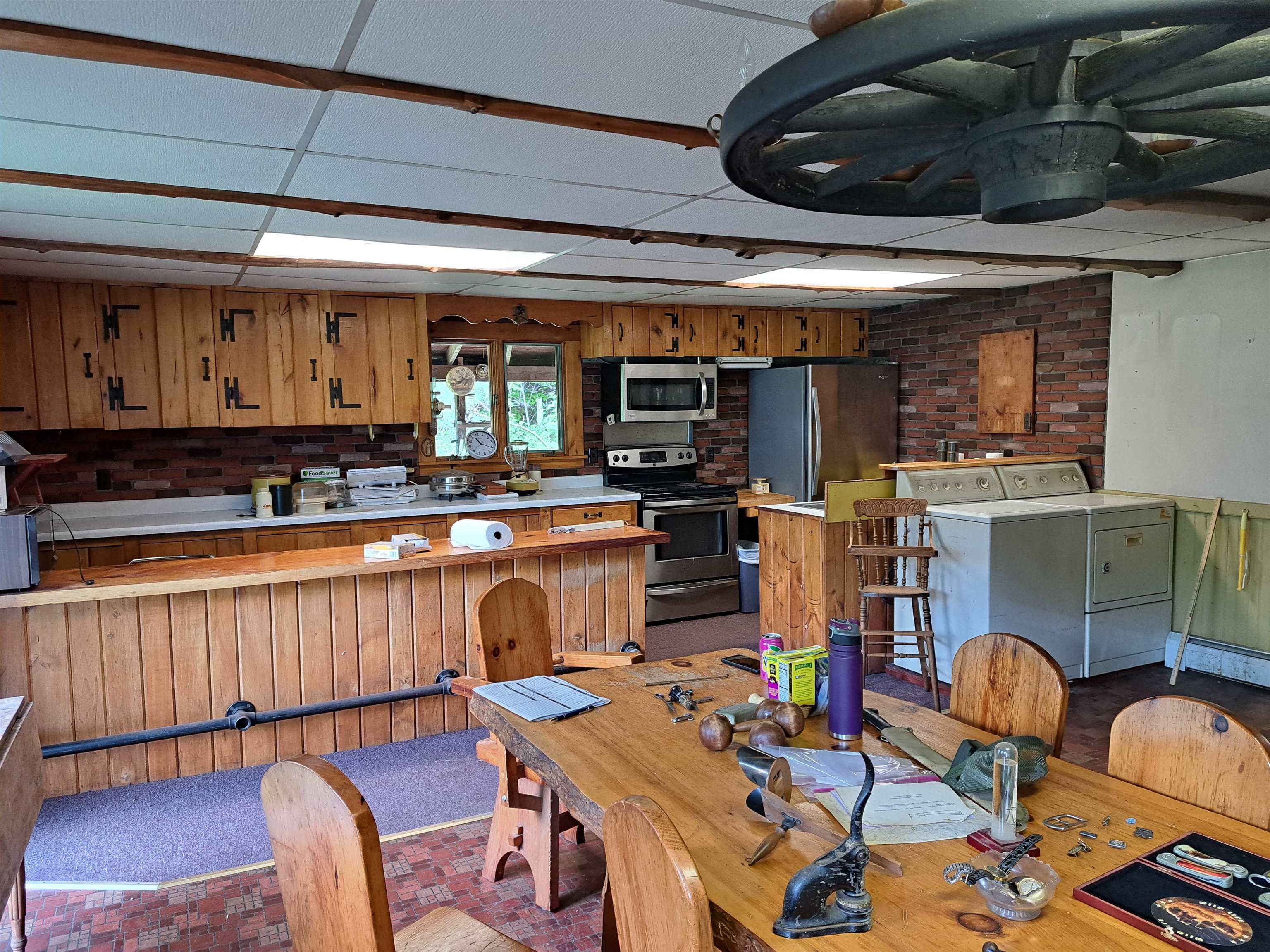 Huge Kitchen /dining 25389282