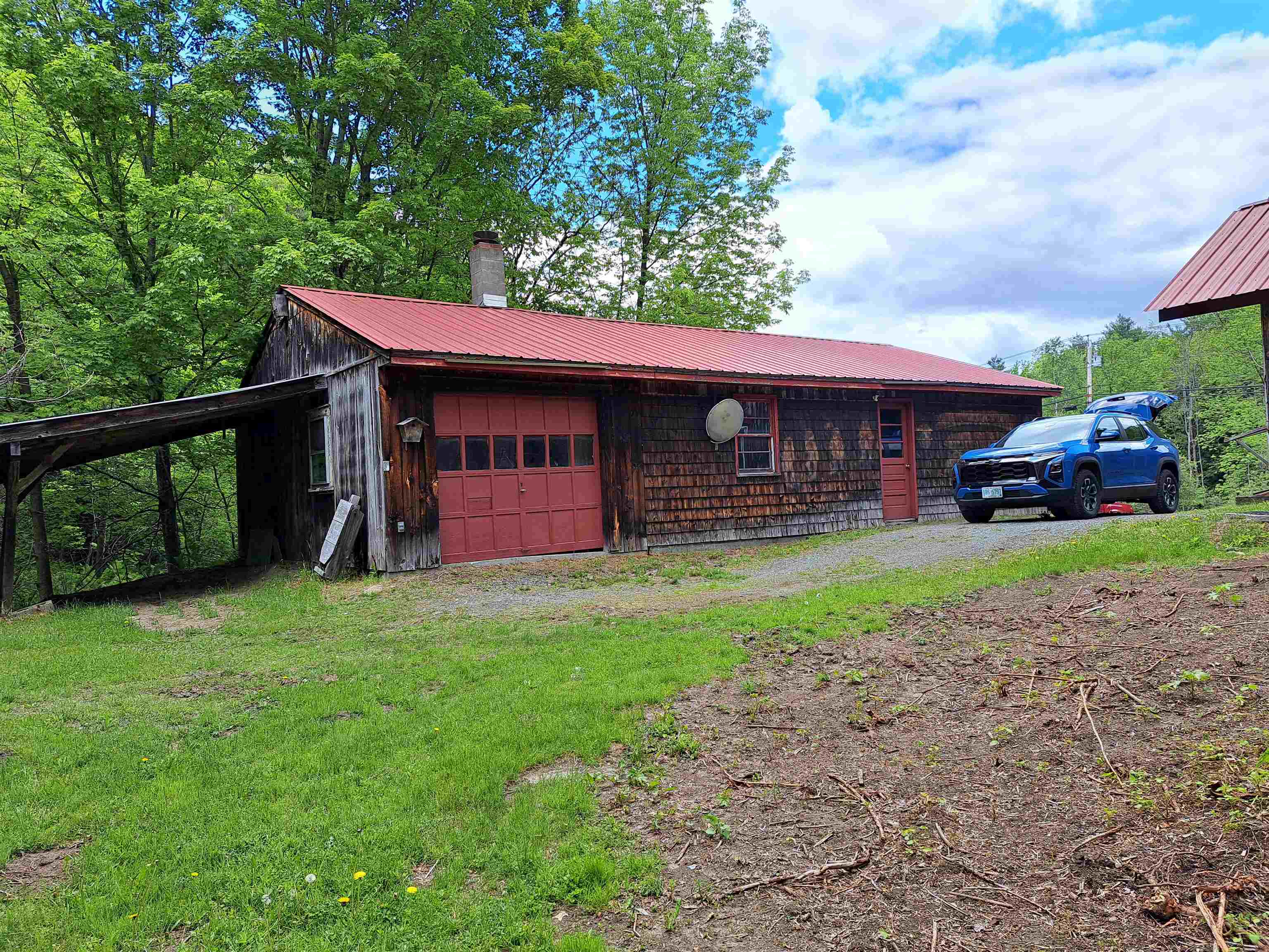 Back of garage / 3rd /bay 25389322