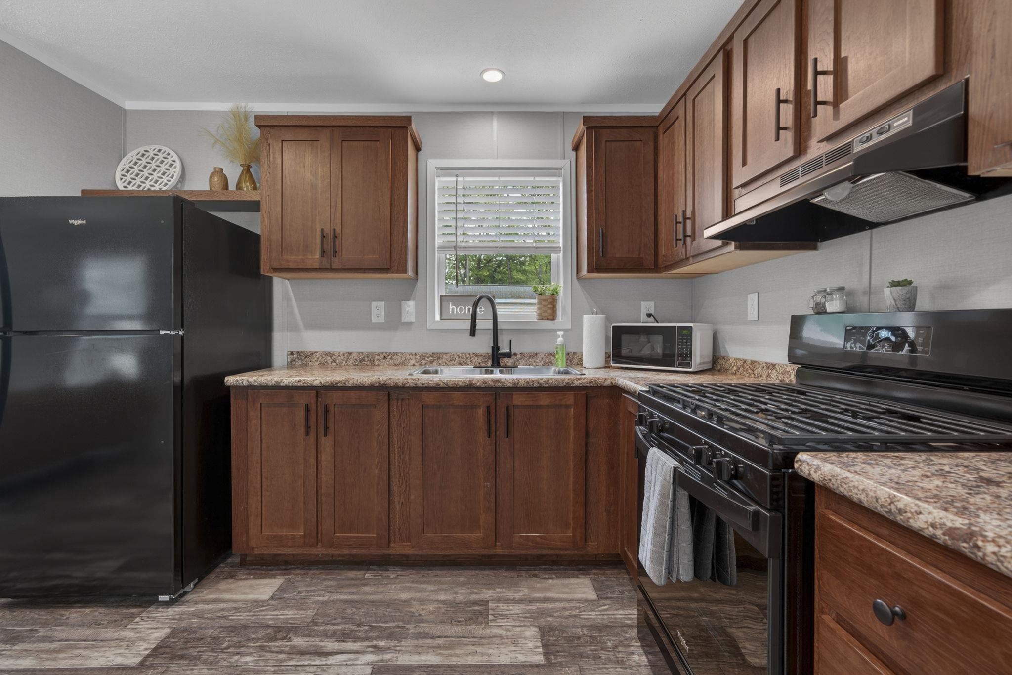 6 Neil Dr, Allenstown, NH 03275