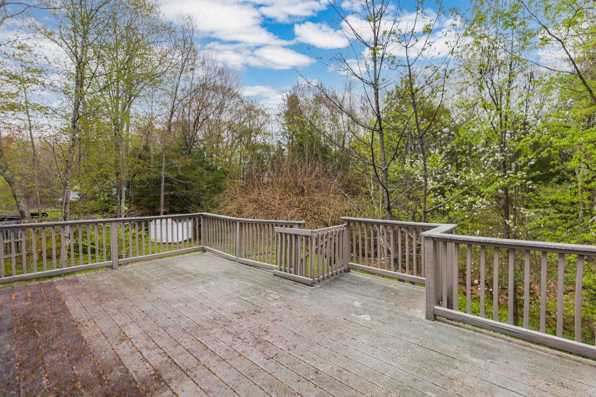33 South Summer St, Nottingham, NH 03290