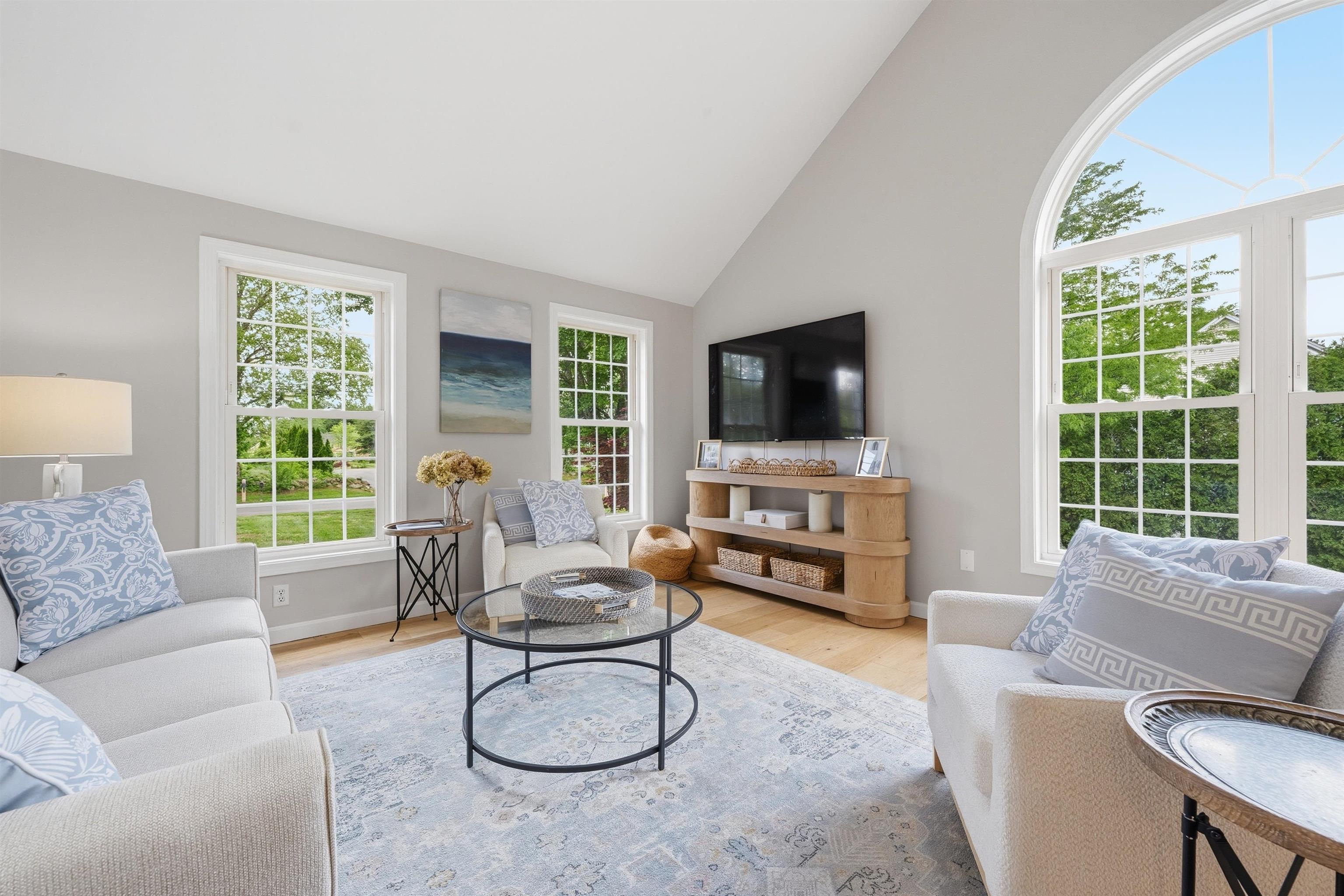 2 Emileo Ln, Salem, NH 03079