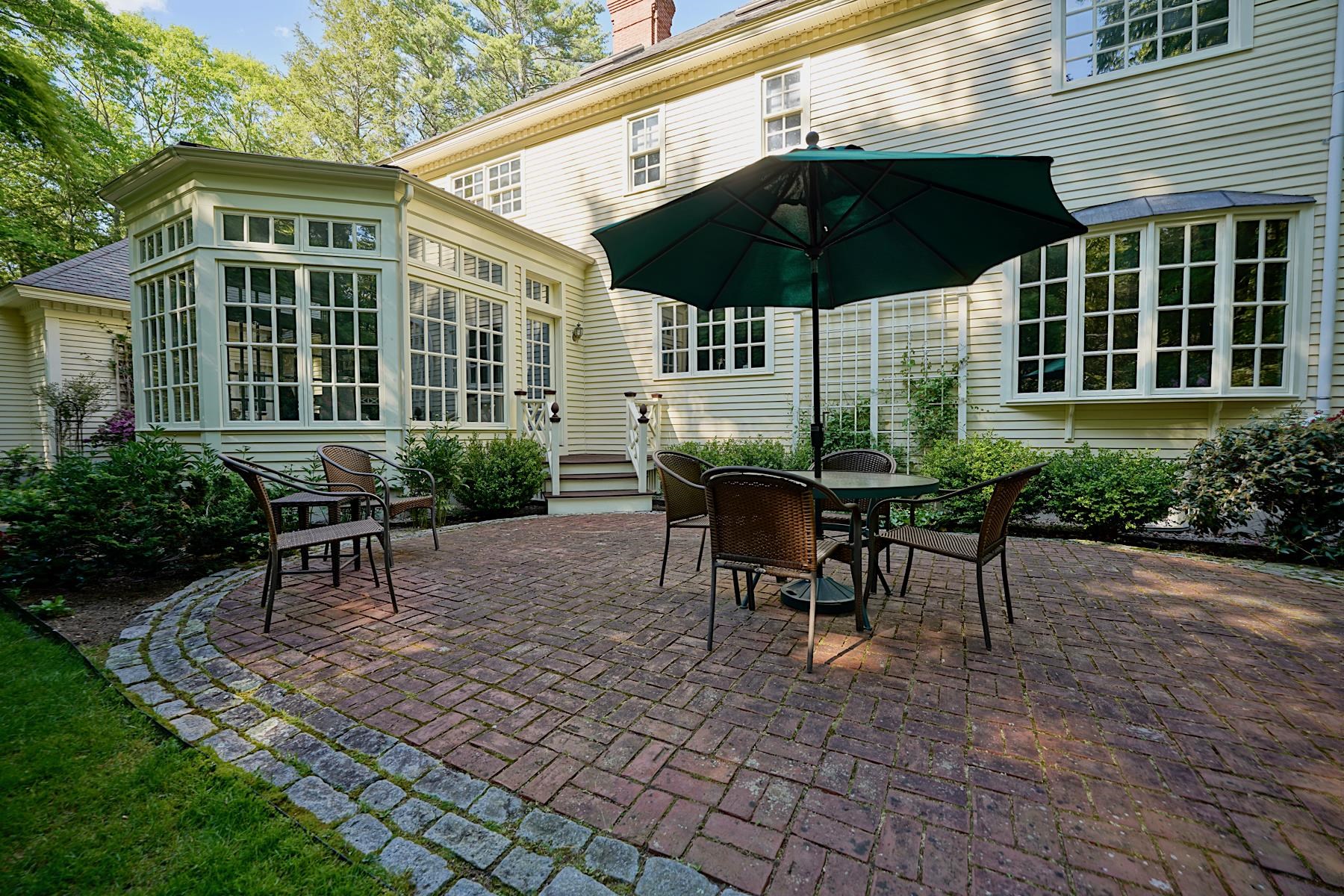 8 Ship Rock Rd, North Hampton, NH 03862