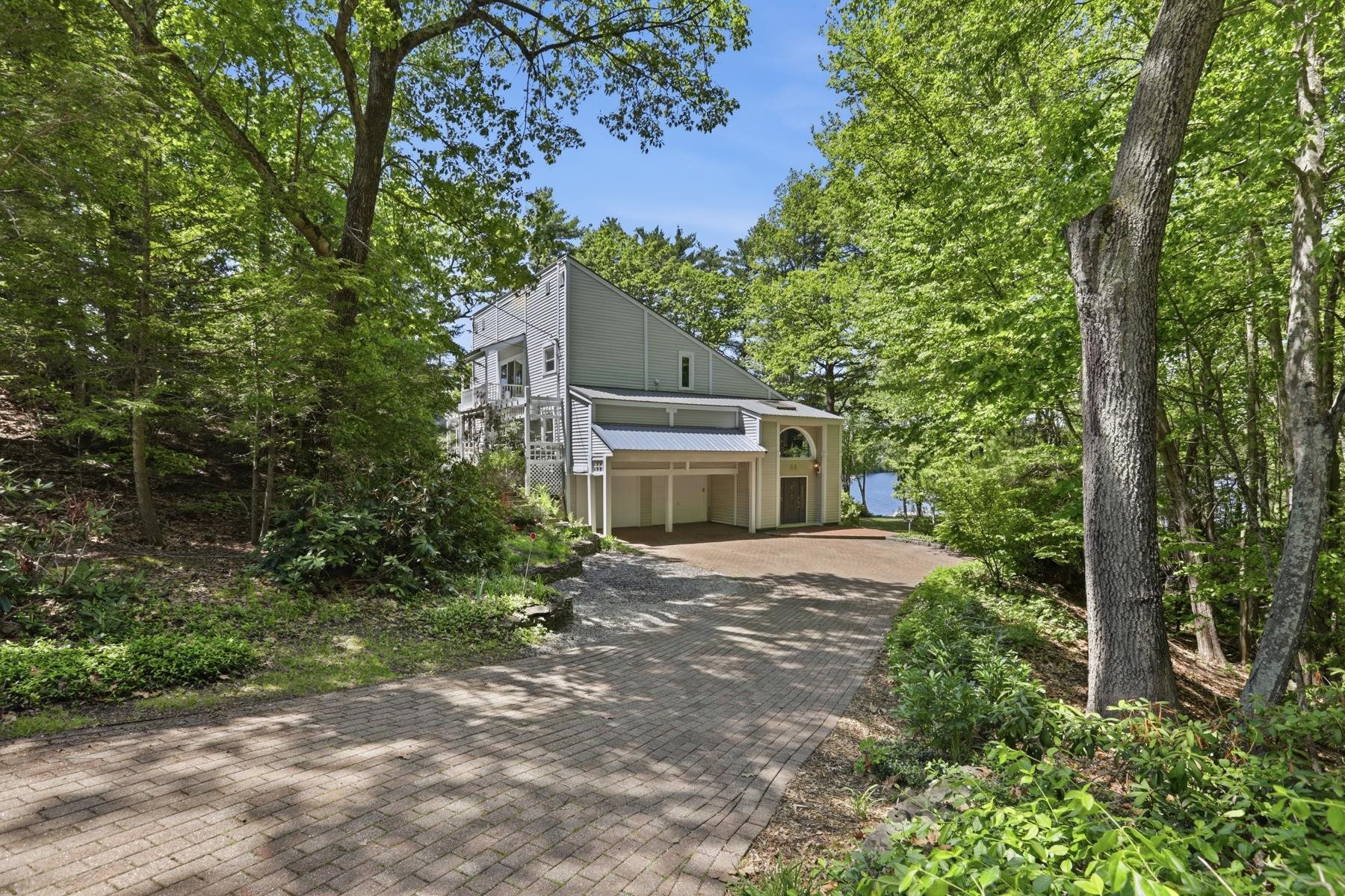 22 Hemlock Cir, Sandown, NH 03873