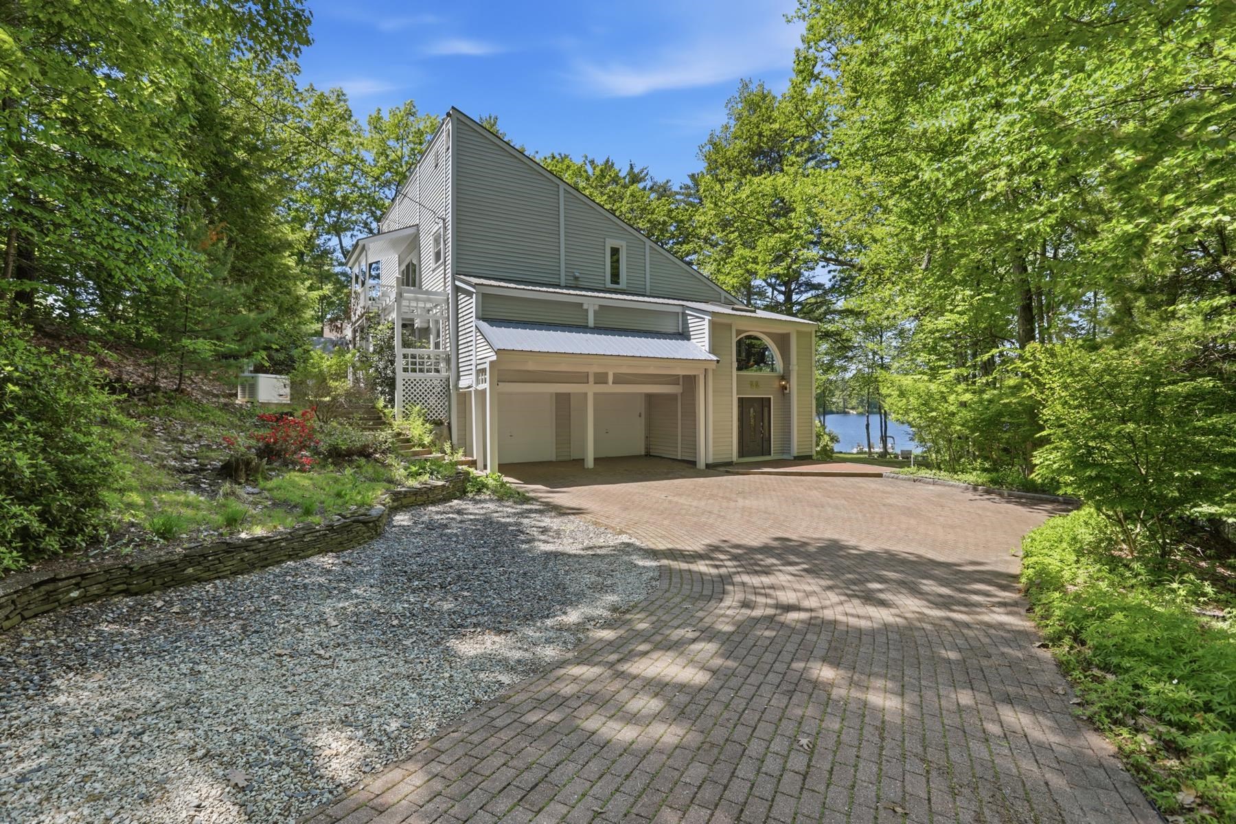 22 Hemlock Cir, Sandown, NH 03873
