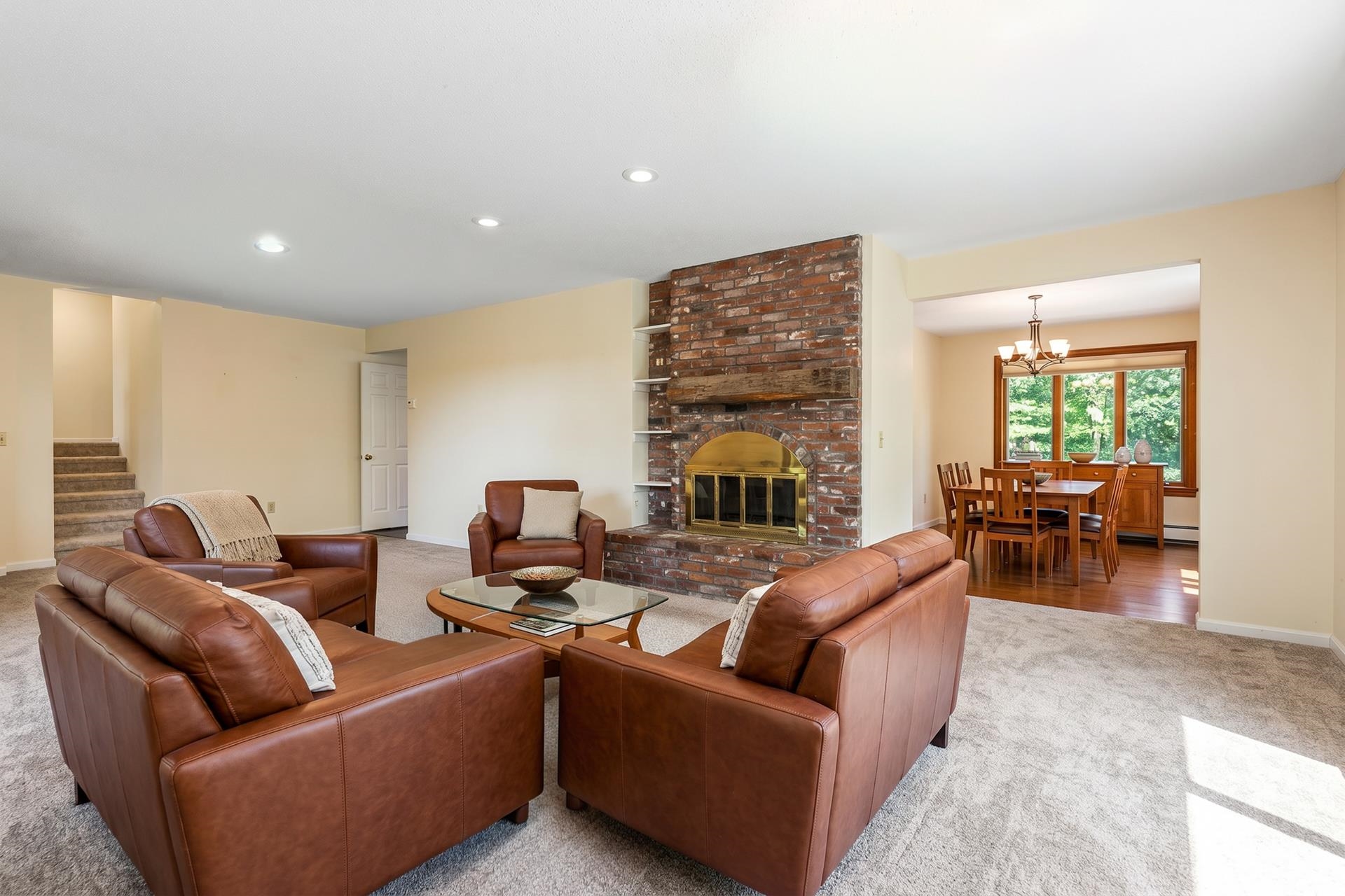1st Floor Living Room 25393445