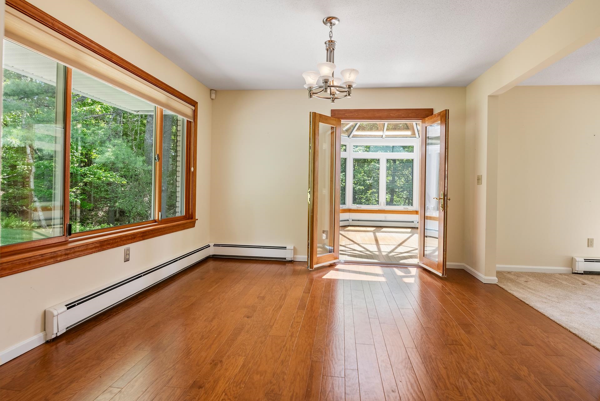 Dining Room 25393480