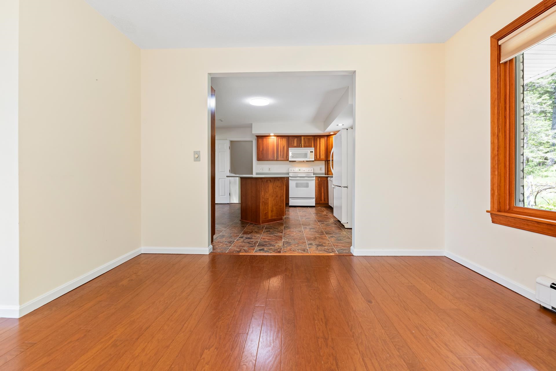 Dining Room 25393500