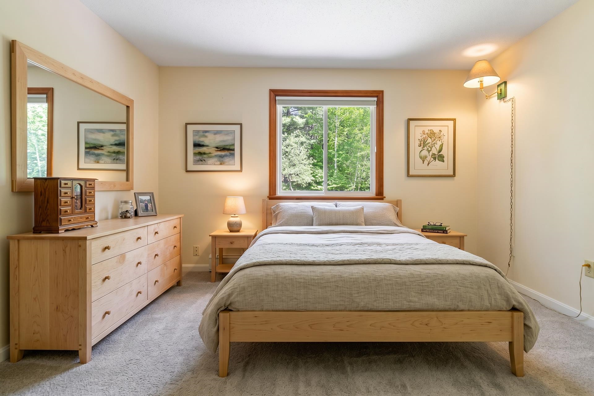 54 Blueberry Hill Dr, Lebanon, NH 03766