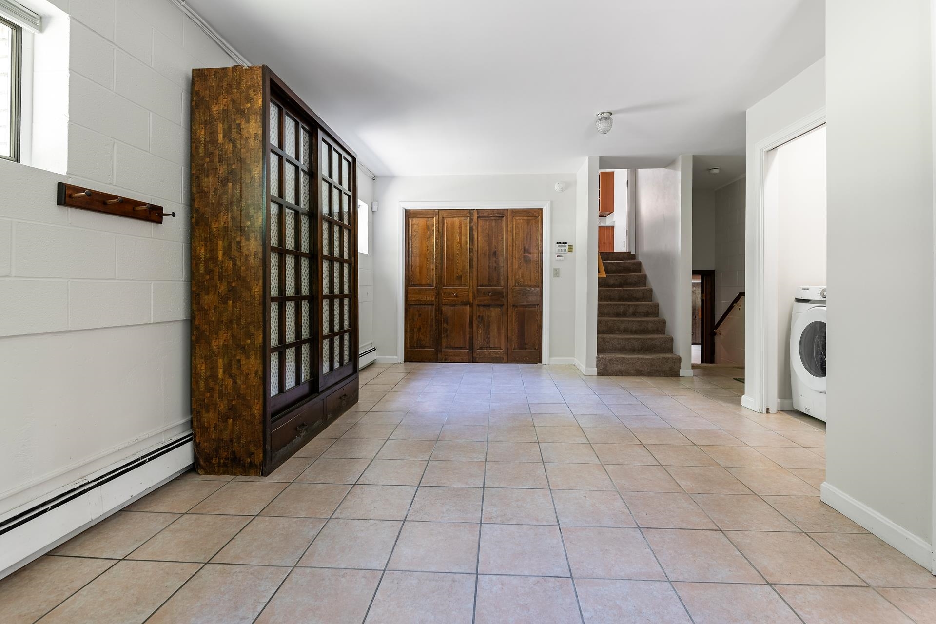 Mudroom with Laundry and 3/4 bath 25393636
