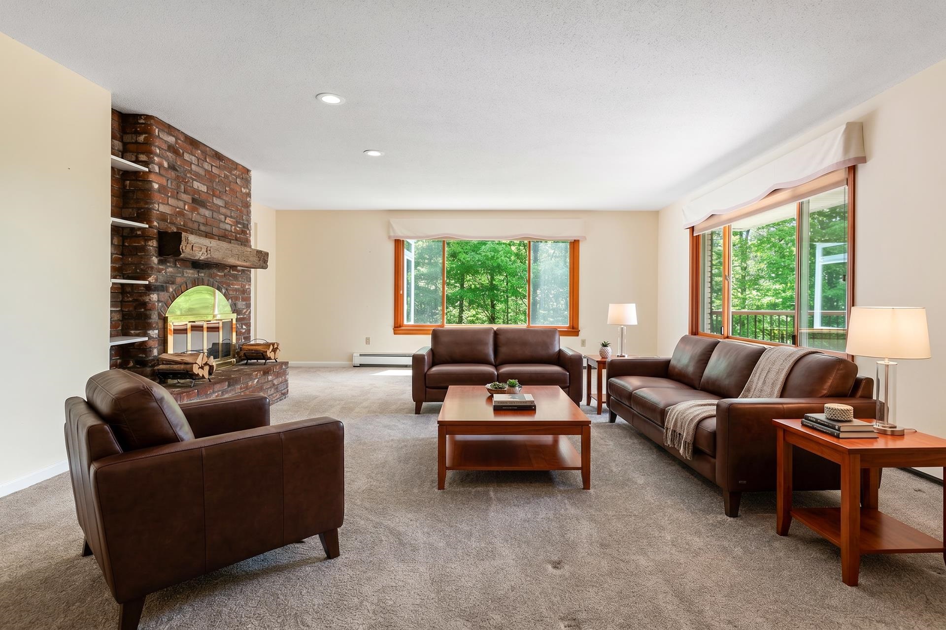 1st Floor Living Room 25393446