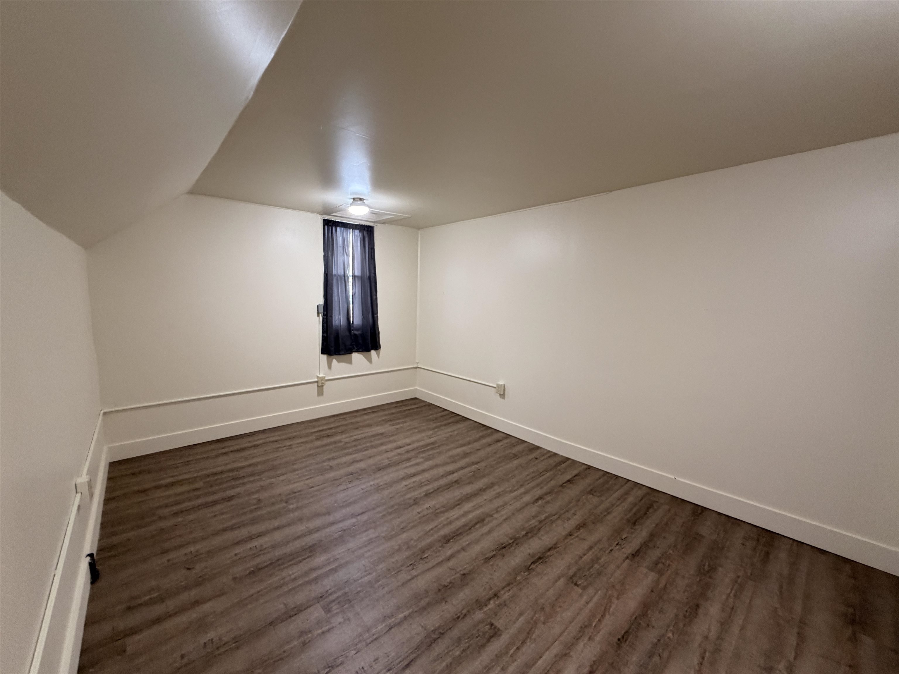 2 Plain St, Barre City, VT 05641