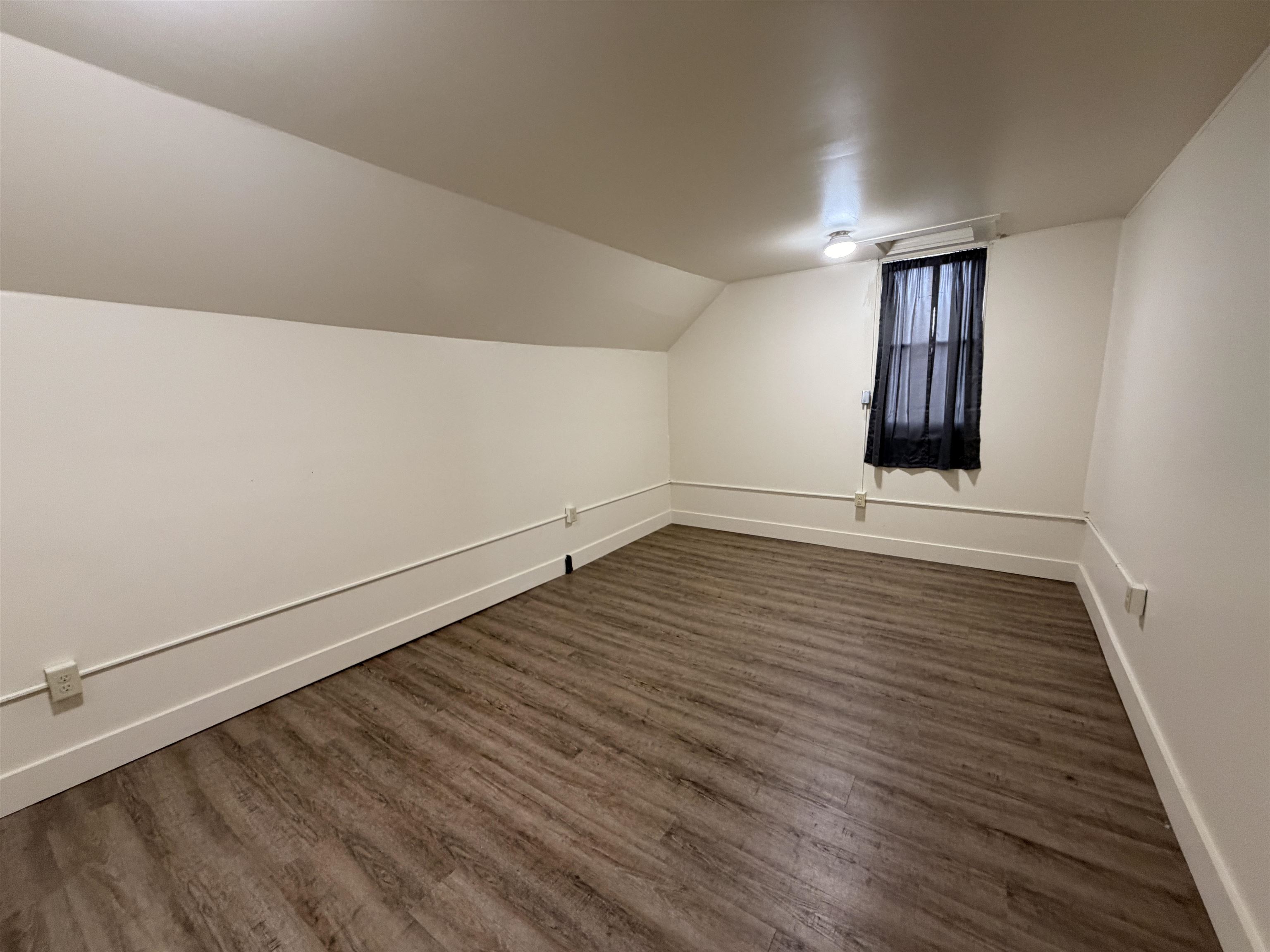 2 Plain St, Barre City, VT 05641