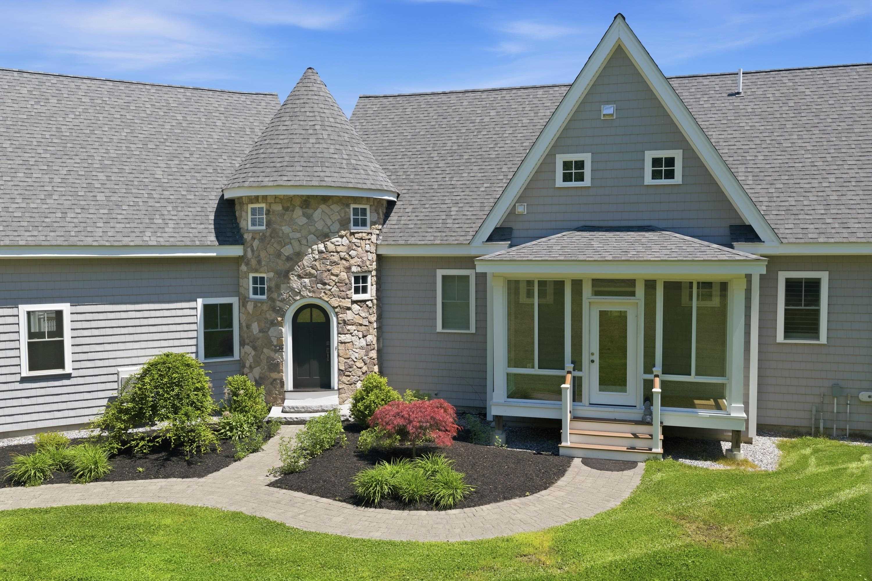 4 South Grater Rd, Merrimack, NH 03054