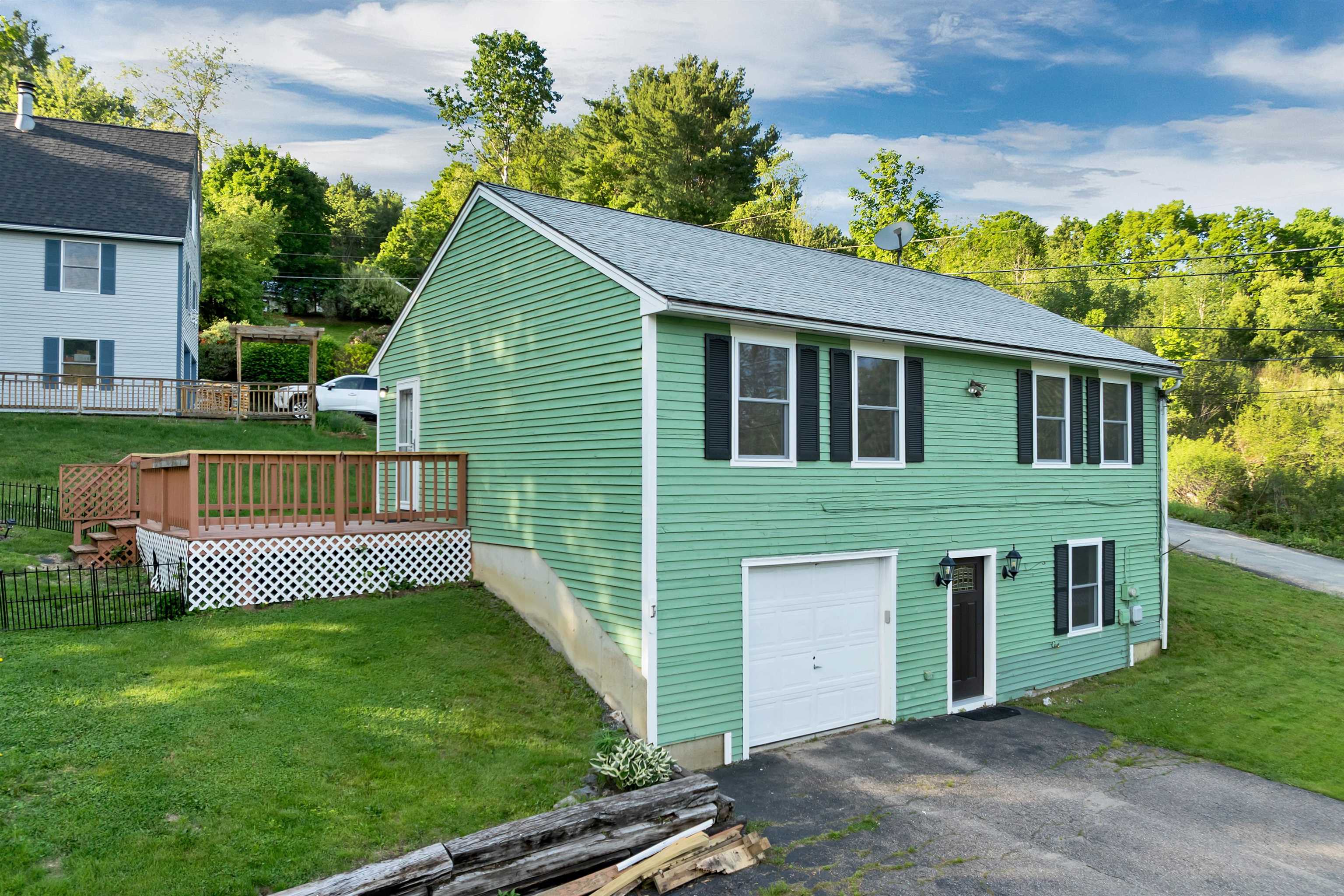3 Edwards St, Tilton, NH 03276