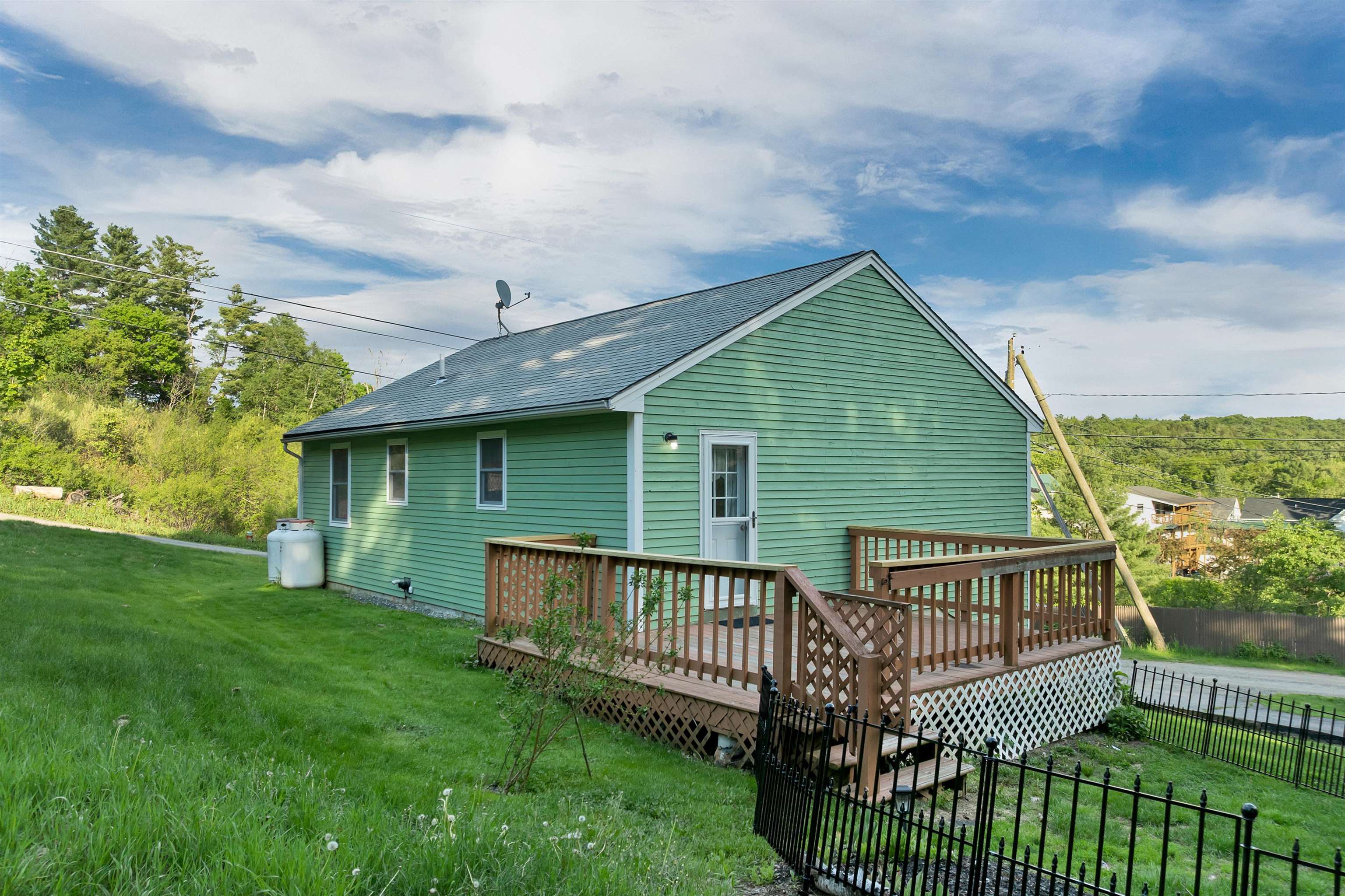 3 Edwards St, Tilton, NH 03276